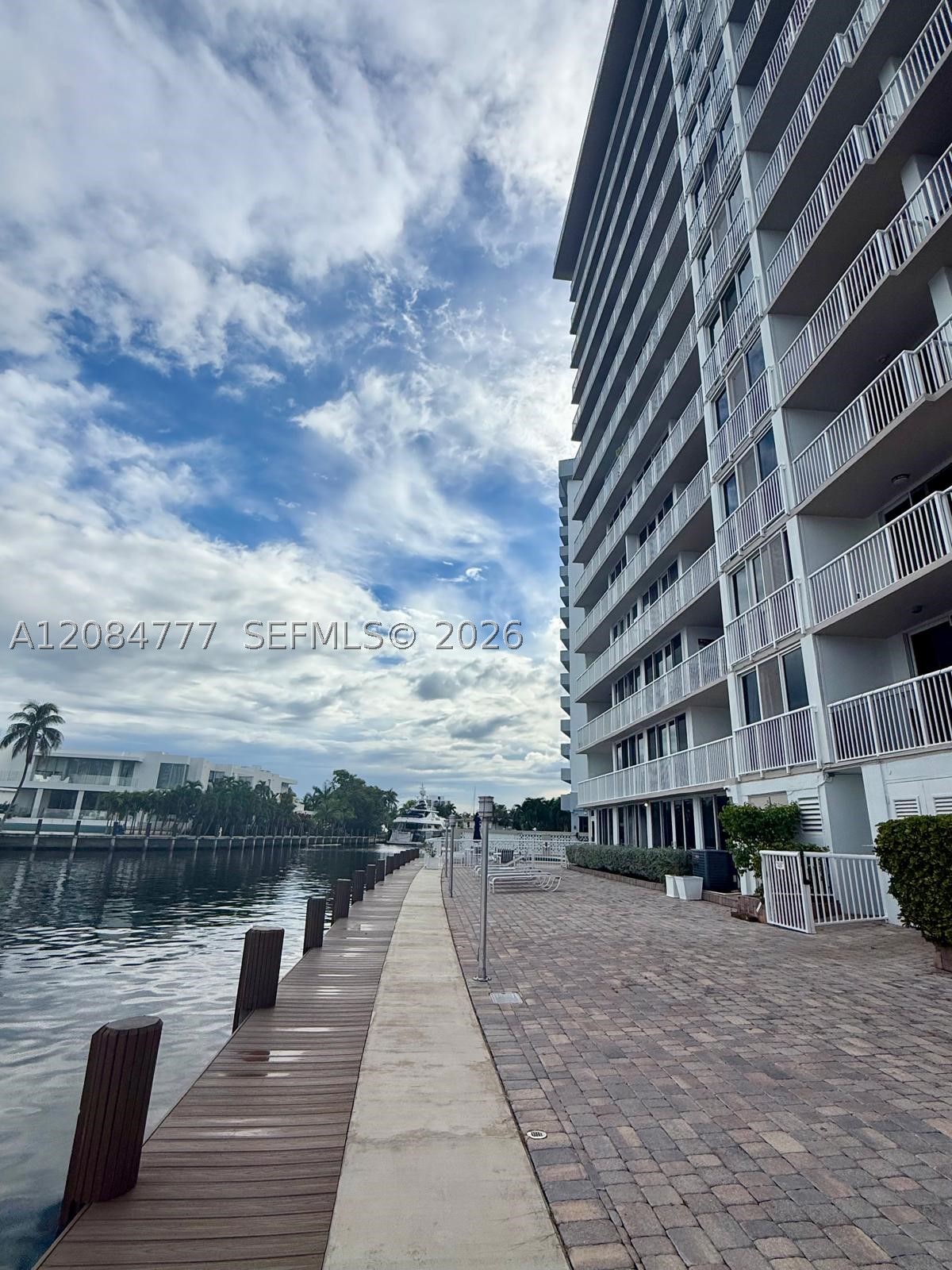 121 Golden Isles Dr #G2, Hallandale Beach FL 33009