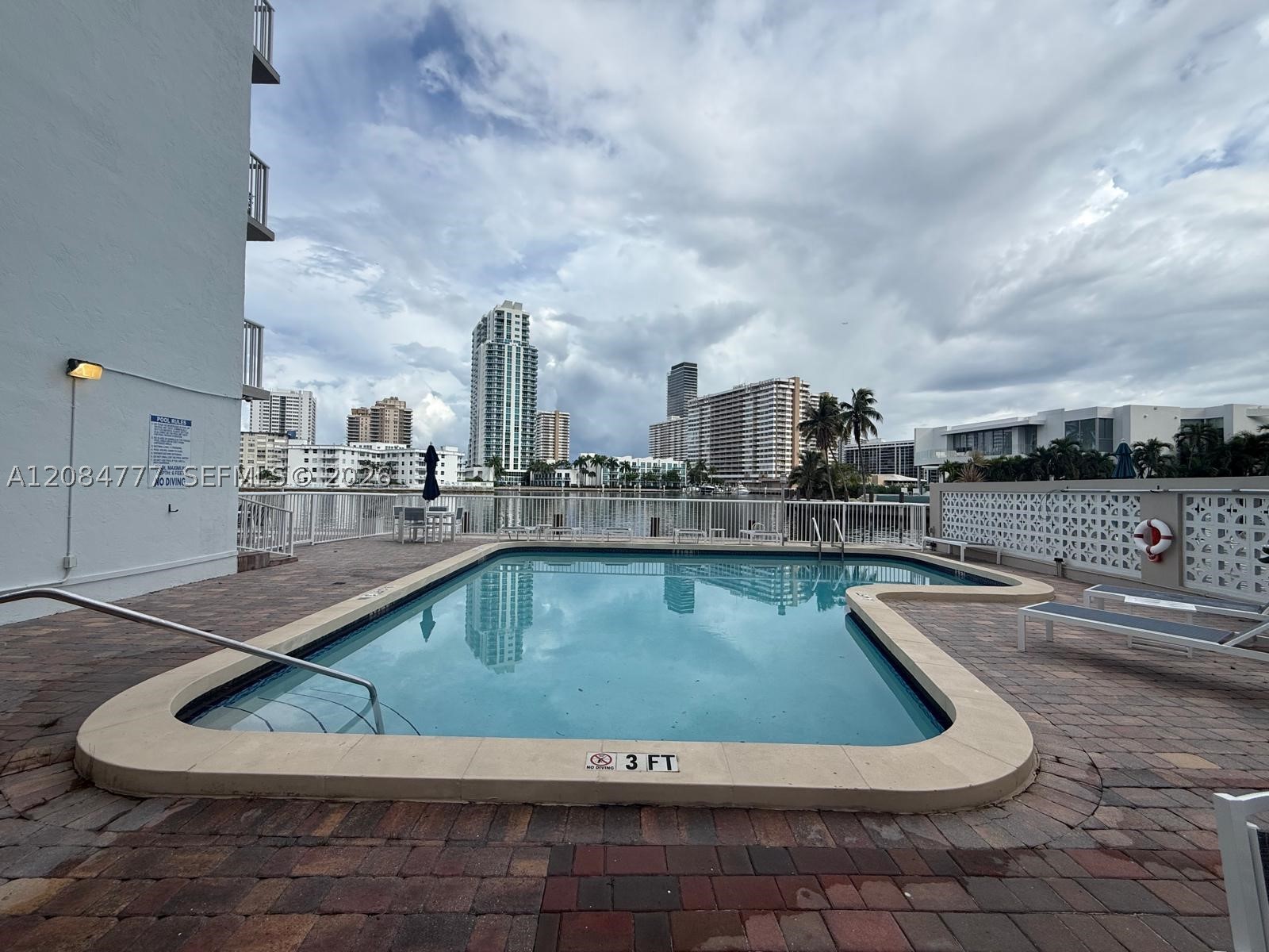 121 Golden Isles Dr #G2, Hallandale Beach FL 33009