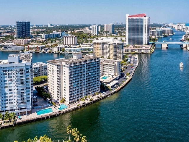 121 Golden Isles Dr #G2, Hallandale Beach FL 33009