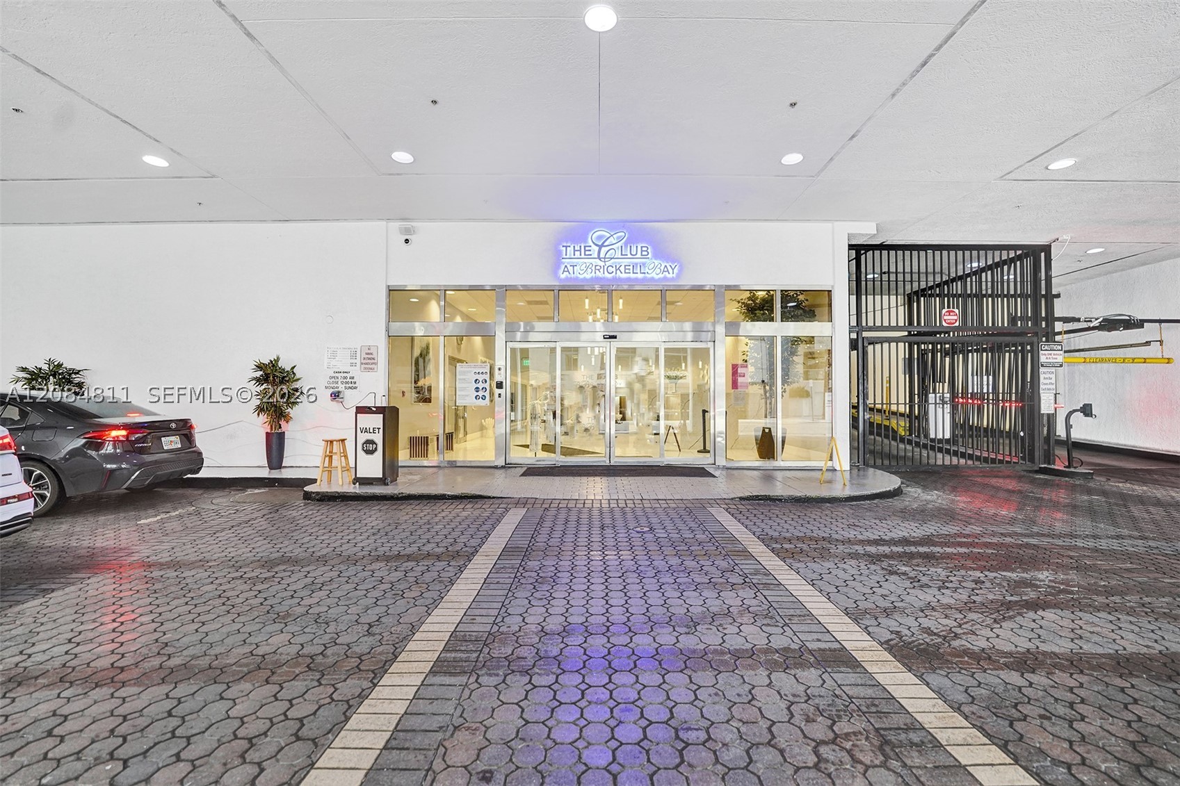 1200 Brickell Bay Dr #3620, Miami FL 33131
