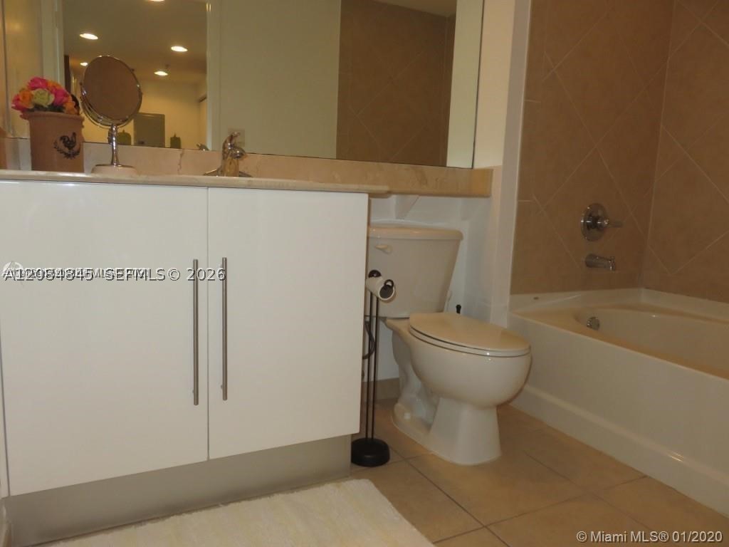 335 S Biscayne Blvd #2506, Miami FL 33131