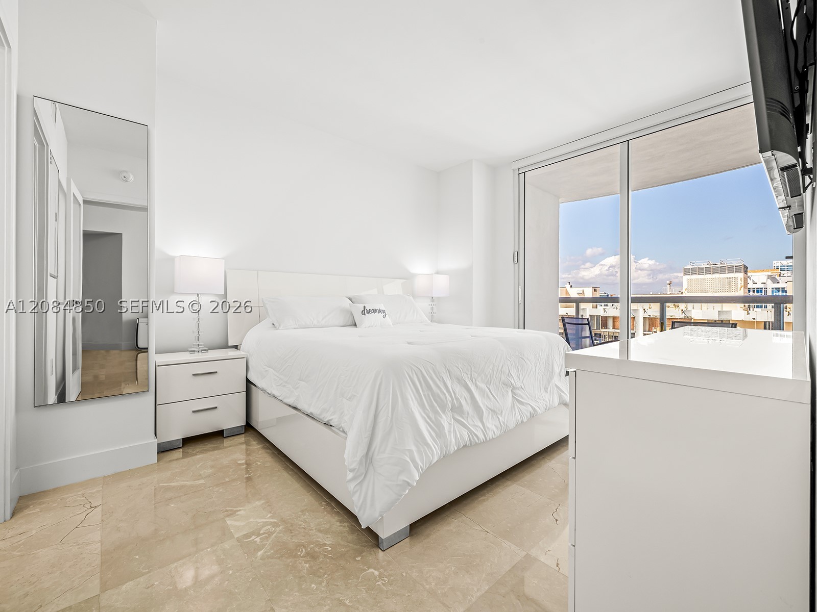 6365 Collins Ave #1911, Miami Beach FL 33141