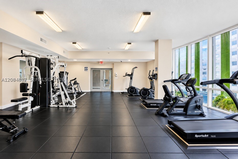 601 NE 23rd St #1501, Miami FL 33137