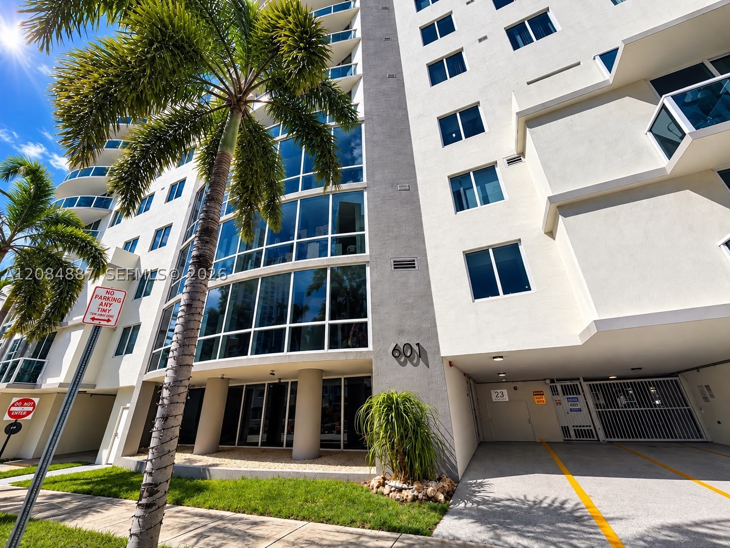601 NE 23rd St #1501, Miami FL 33137