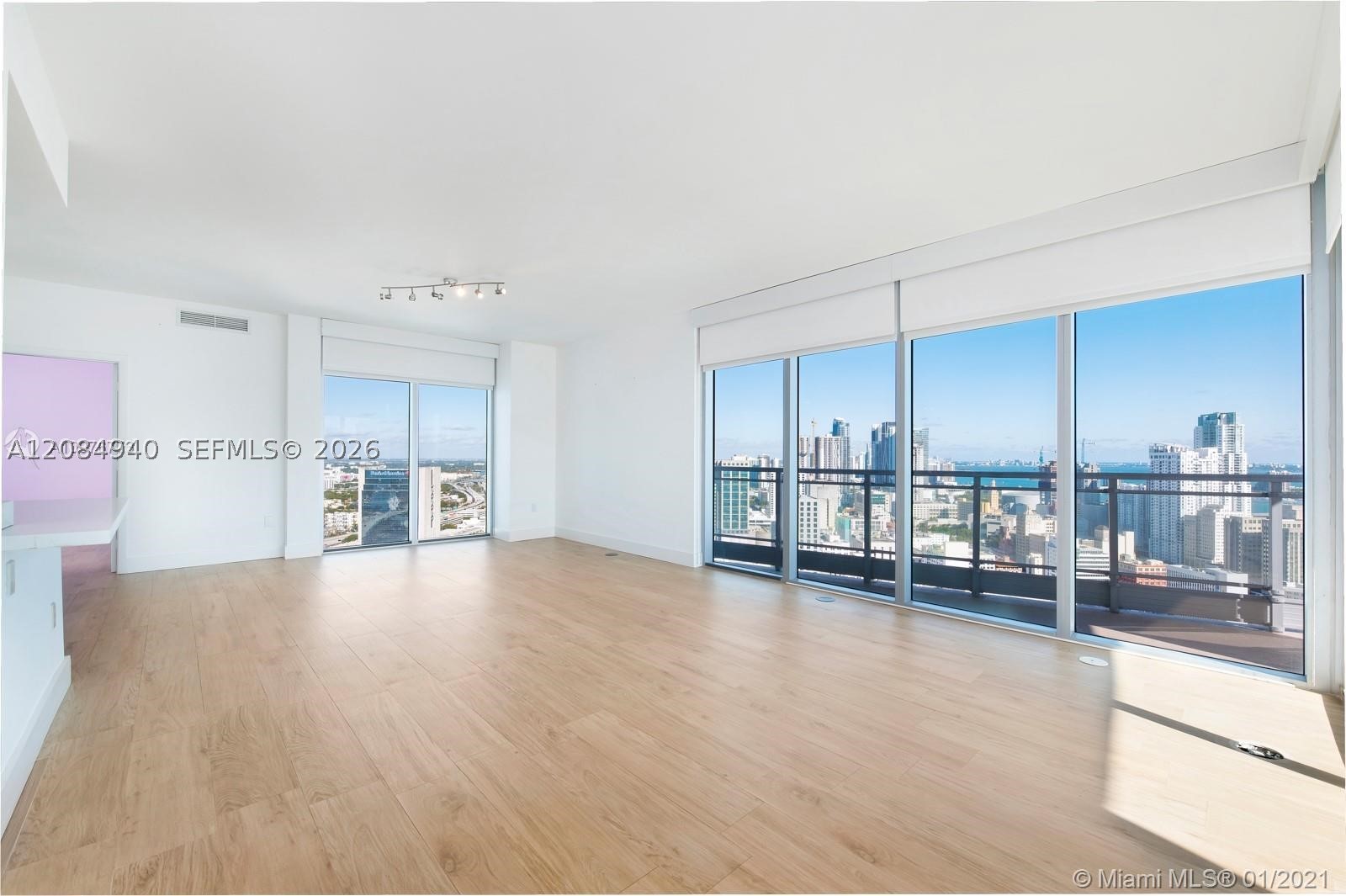 90 SW 3rd St #4004, Miami FL 33130