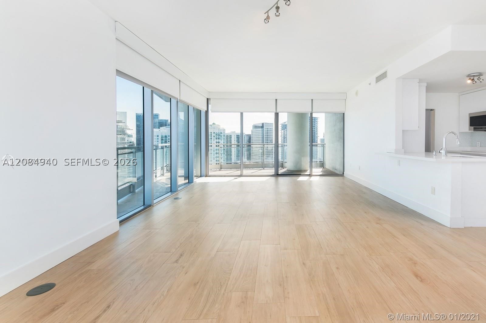 90 SW 3rd St #4004, Miami FL 33130