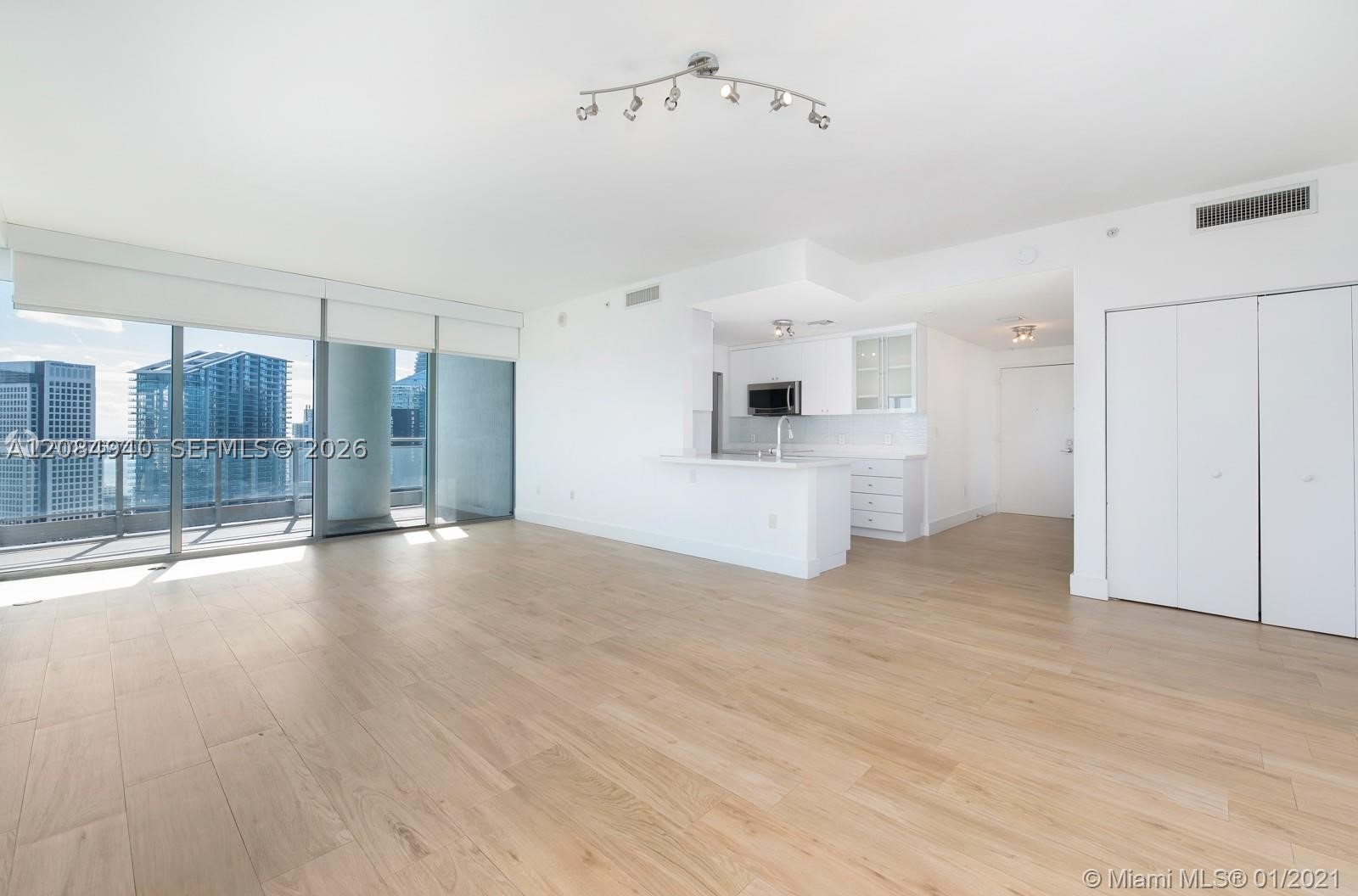 90 SW 3rd St #4004, Miami FL 33130