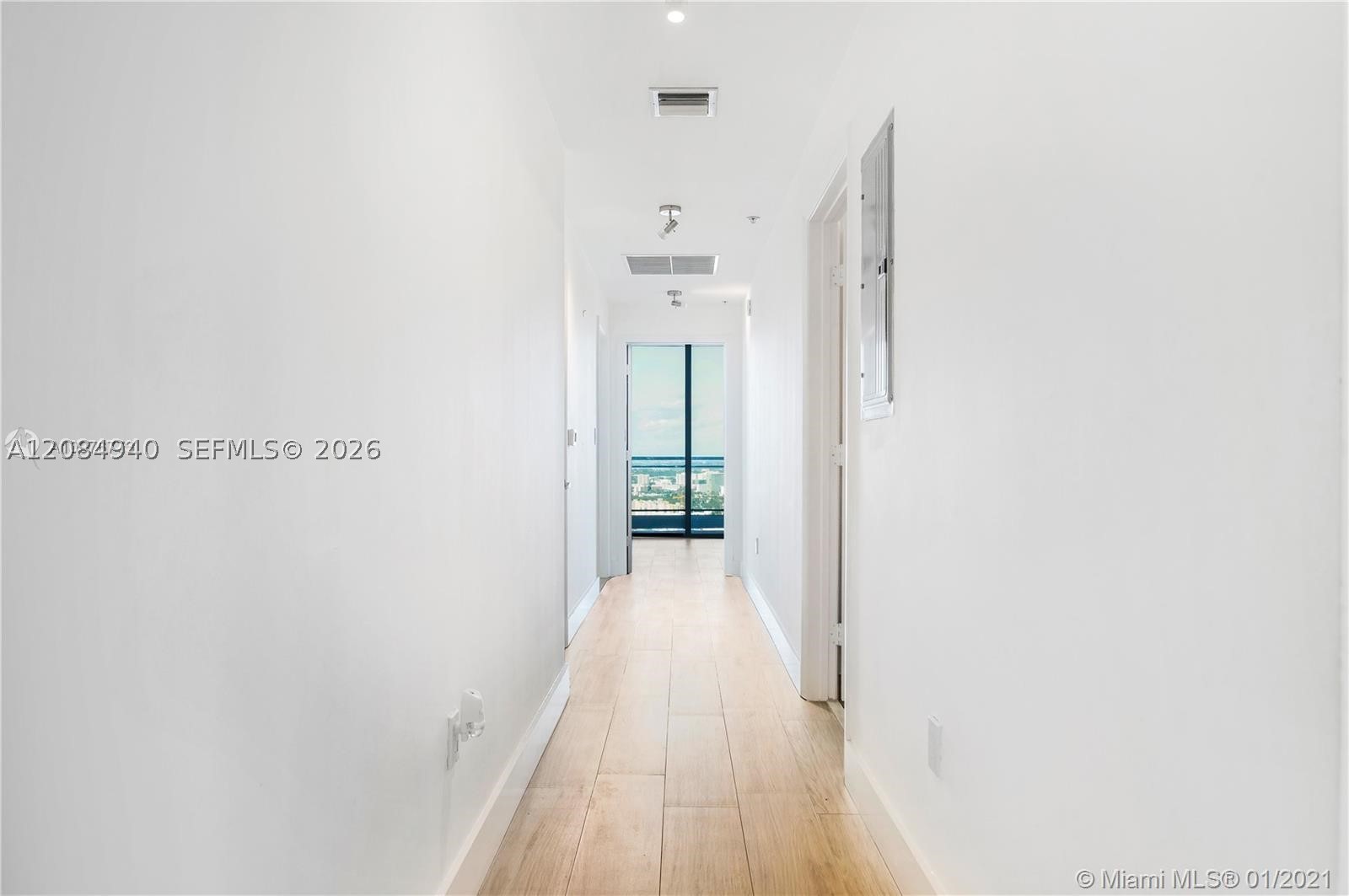 90 SW 3rd St #4004, Miami FL 33130