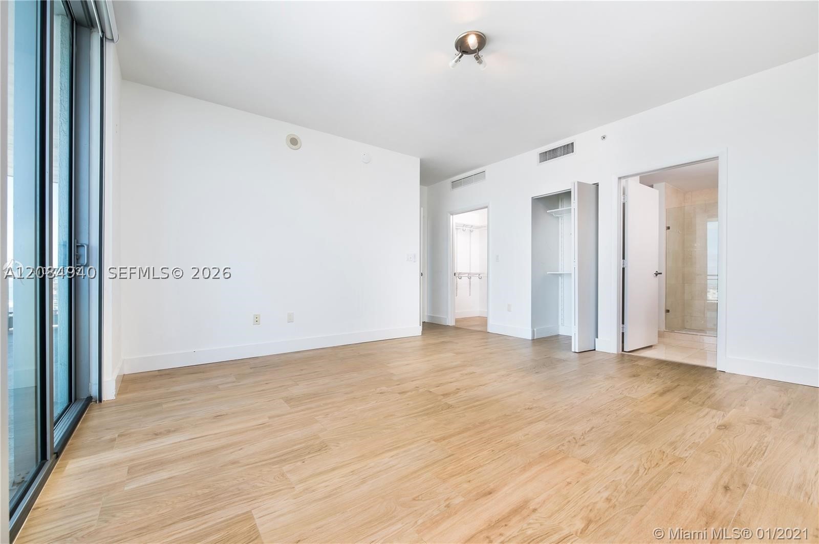 90 SW 3rd St #4004, Miami FL 33130