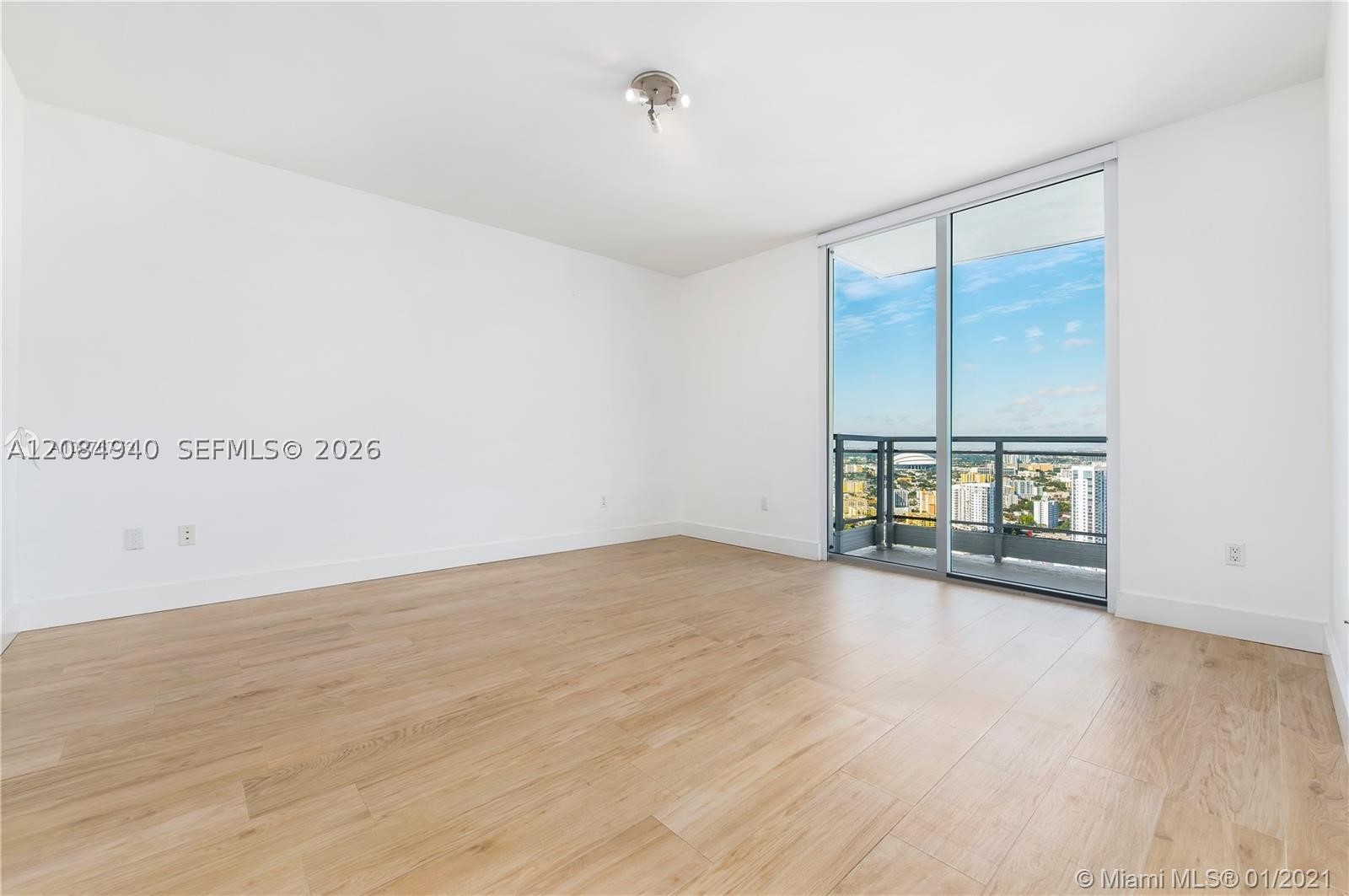 90 SW 3rd St #4004, Miami FL 33130
