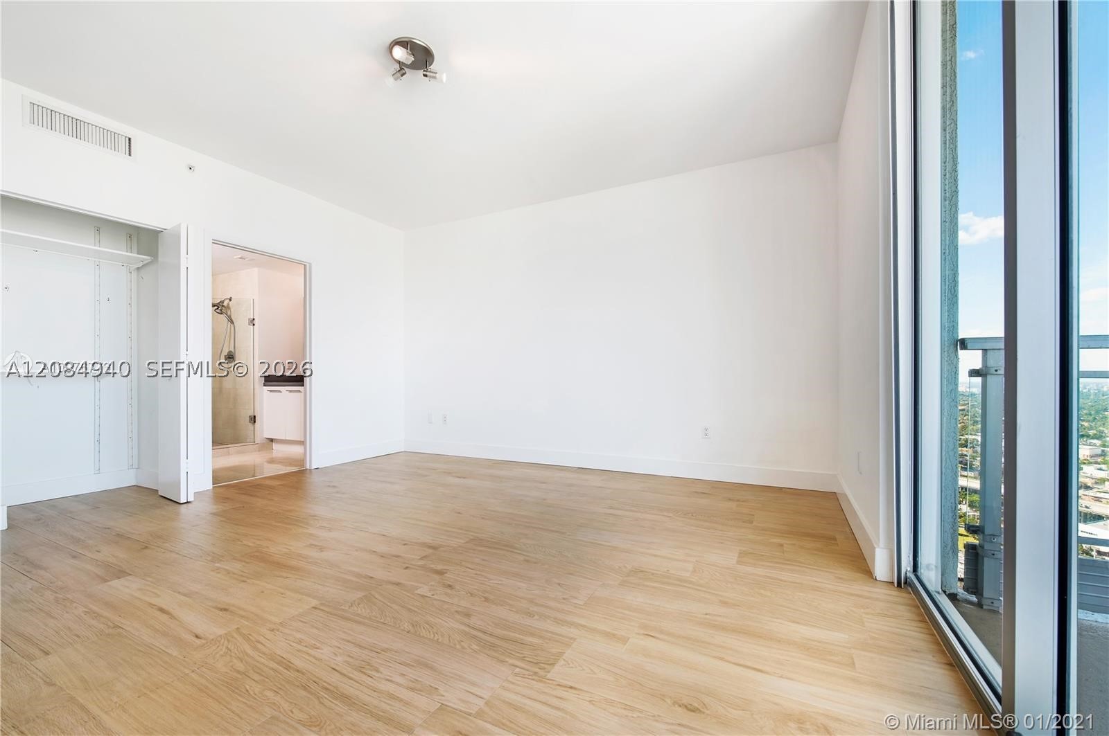 90 SW 3rd St #4004, Miami FL 33130