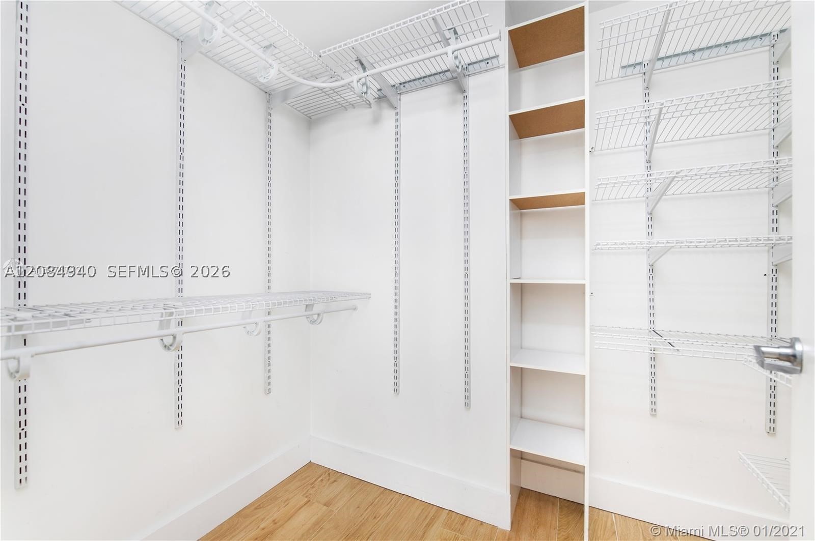90 SW 3rd St #4004, Miami FL 33130
