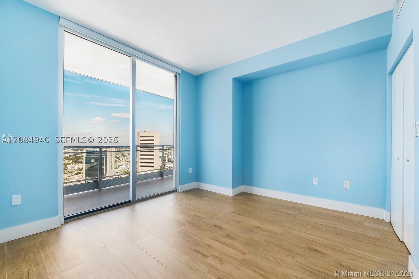 90 SW 3rd St #4004, Miami FL 33130