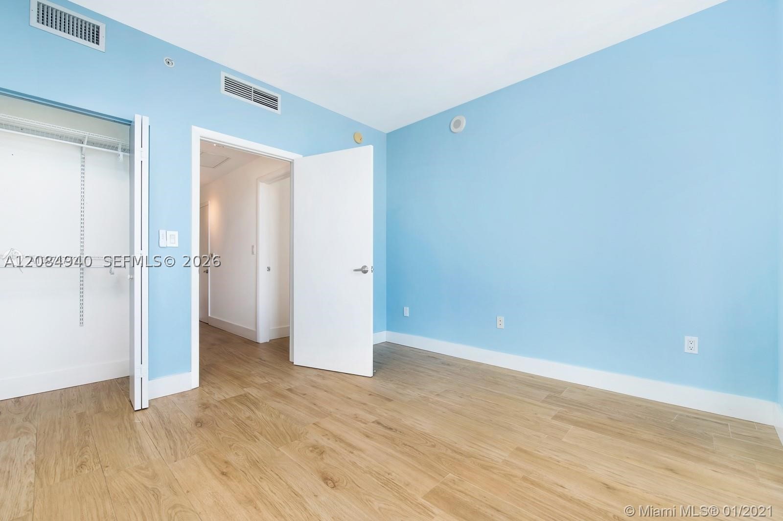 90 SW 3rd St #4004, Miami FL 33130