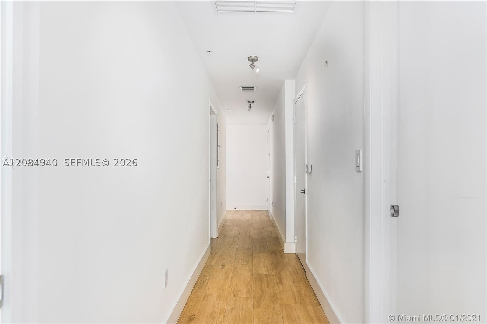 90 SW 3rd St #4004, Miami FL 33130