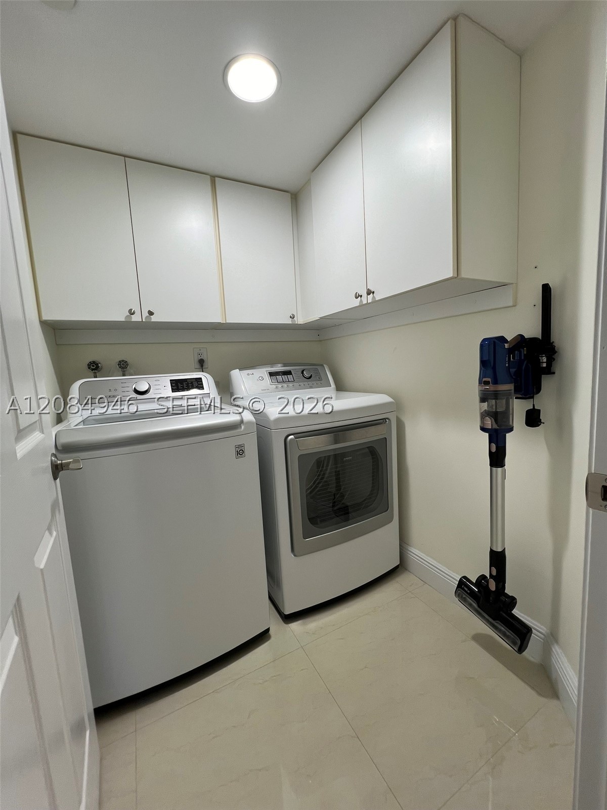3530 Mystic Pointe Dr #1215, Aventura FL 33180