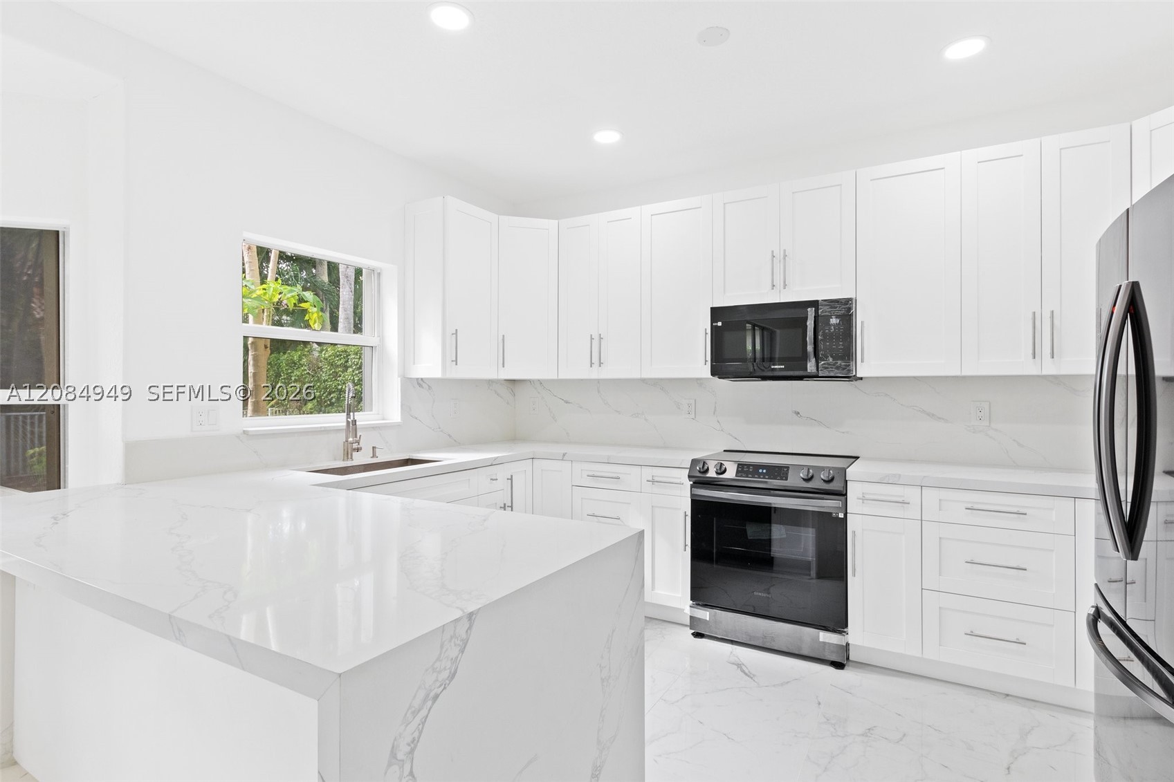 15842 SW 14th St, Pembroke Pines FL 33027