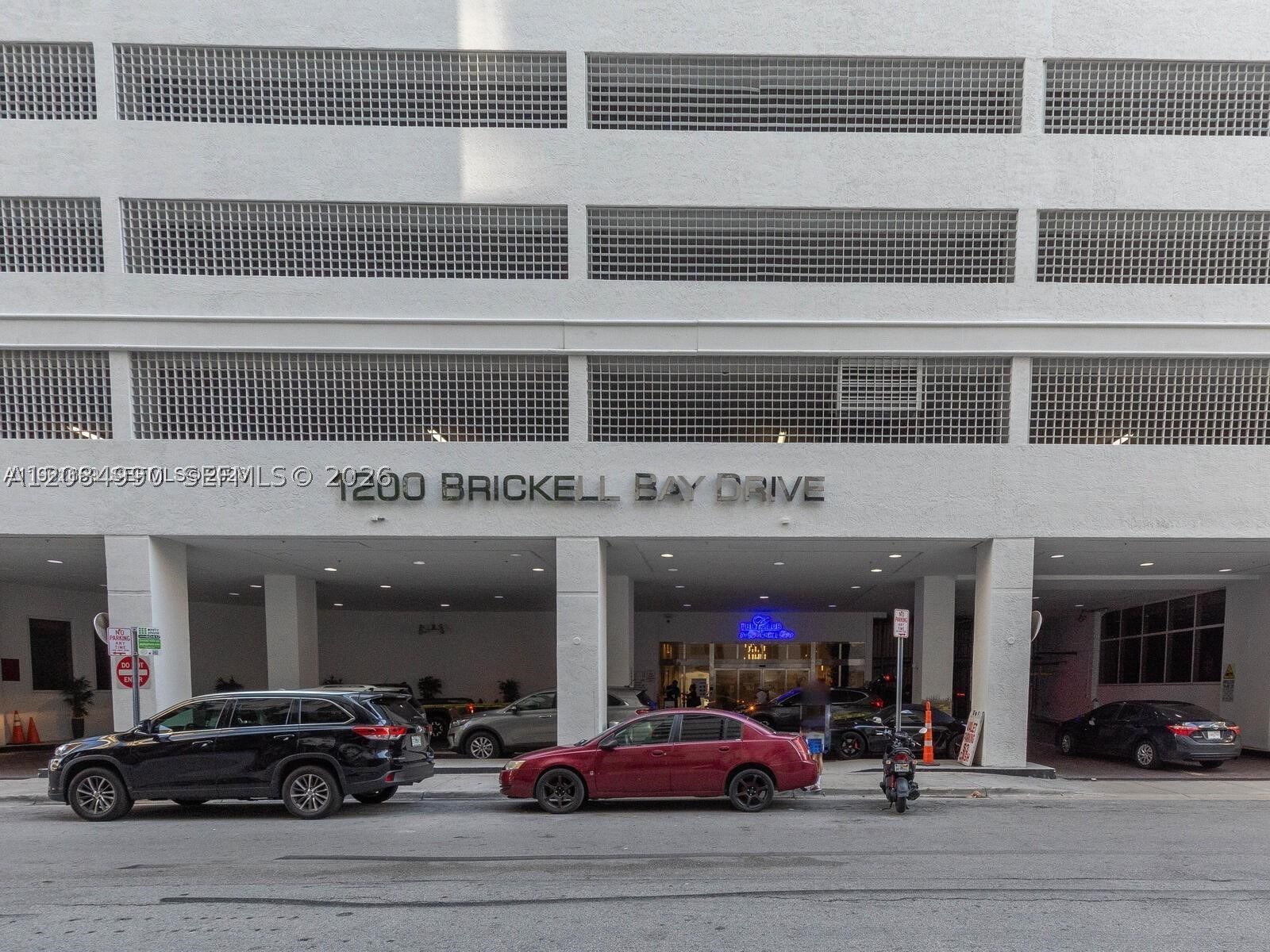 1200 Brickell Bay Dr #3210, Miami FL 33131