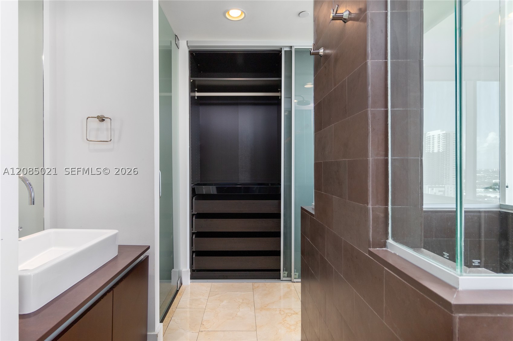 1040 Biscayne Blvd #1806, Miami FL 33132
