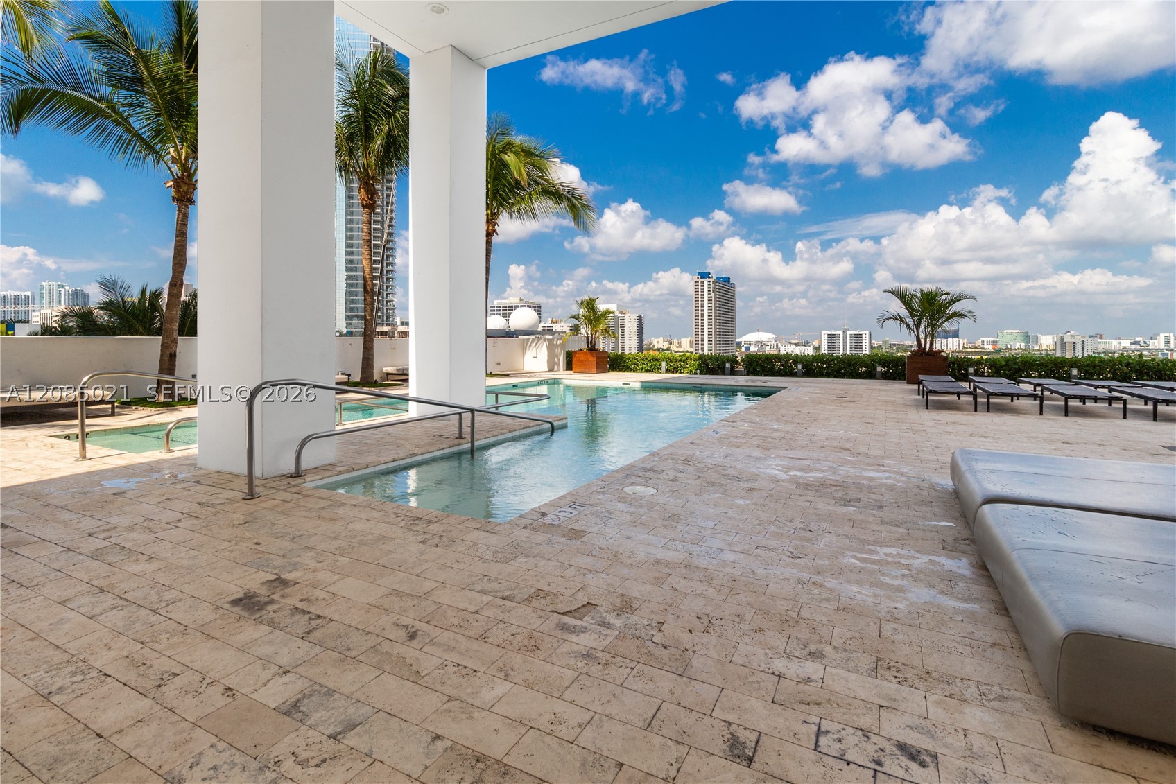 1040 Biscayne Blvd #1806, Miami FL 33132