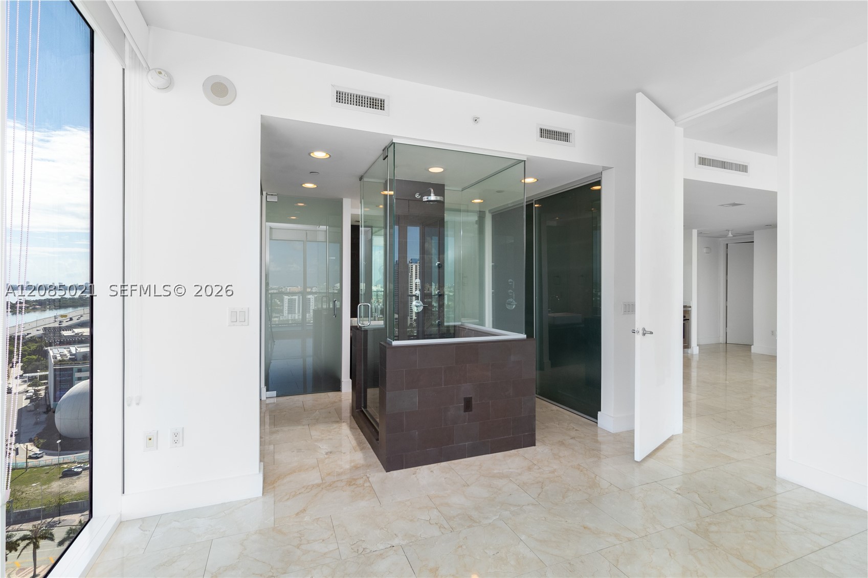1040 Biscayne Blvd #1806, Miami FL 33132