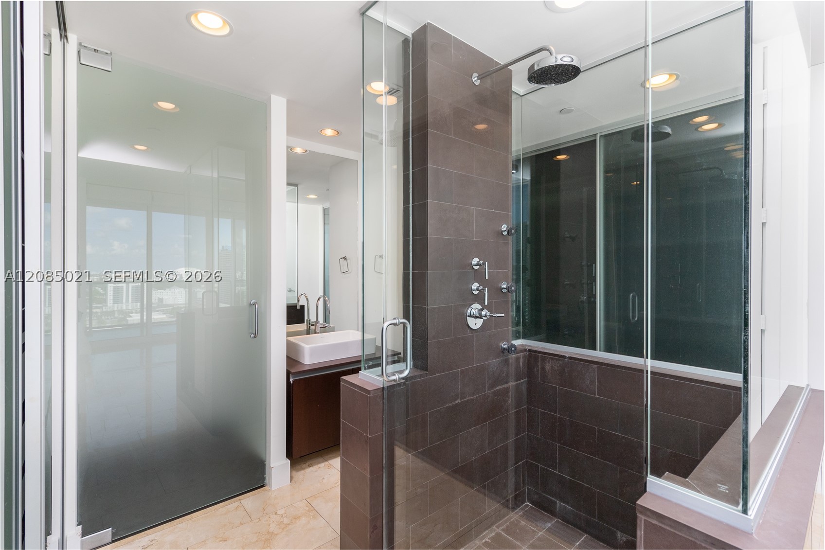 1040 Biscayne Blvd #1806, Miami FL 33132