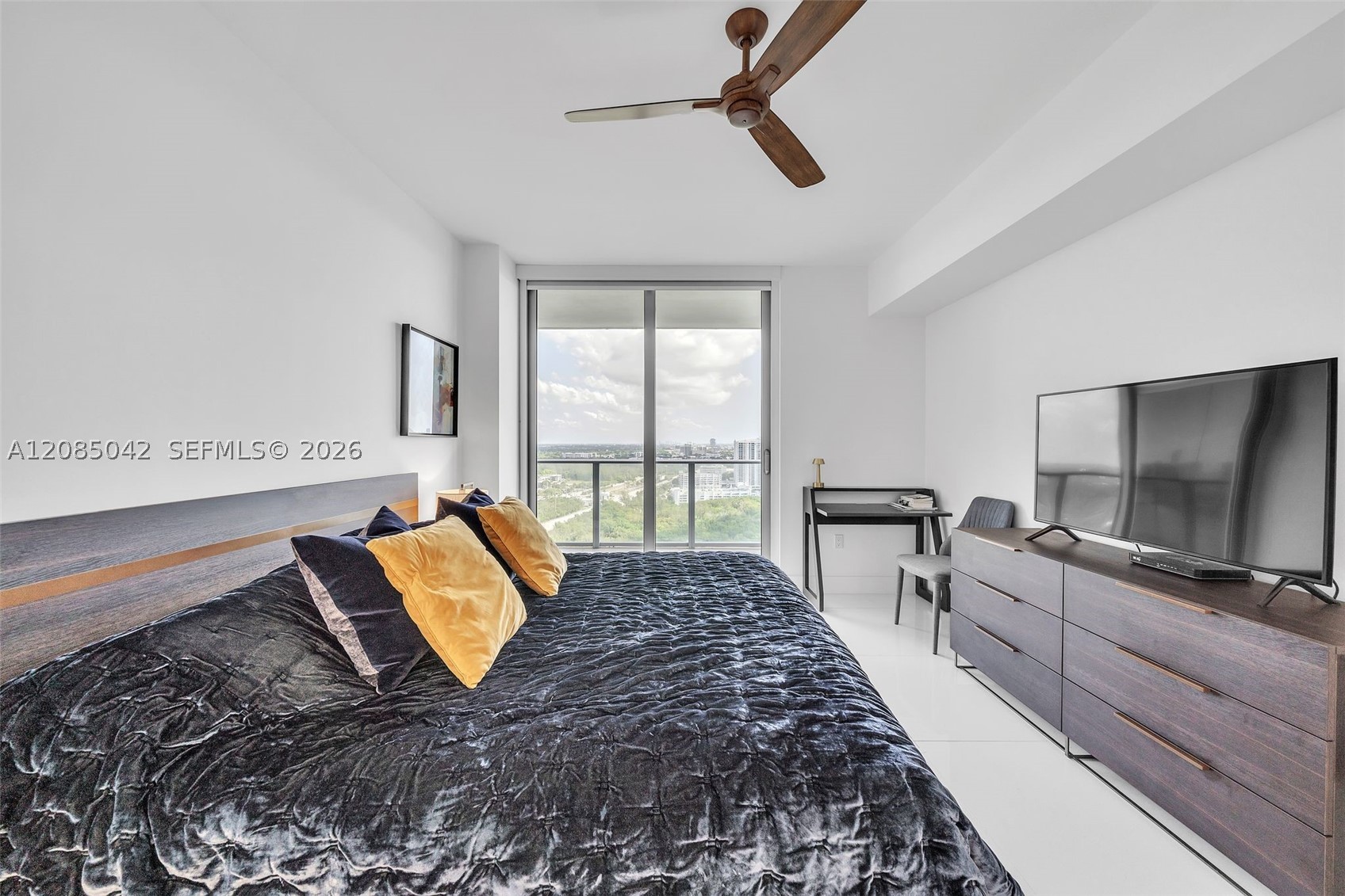 16385 Biscayne Blvd #2707, North Miami Beach FL 33160
