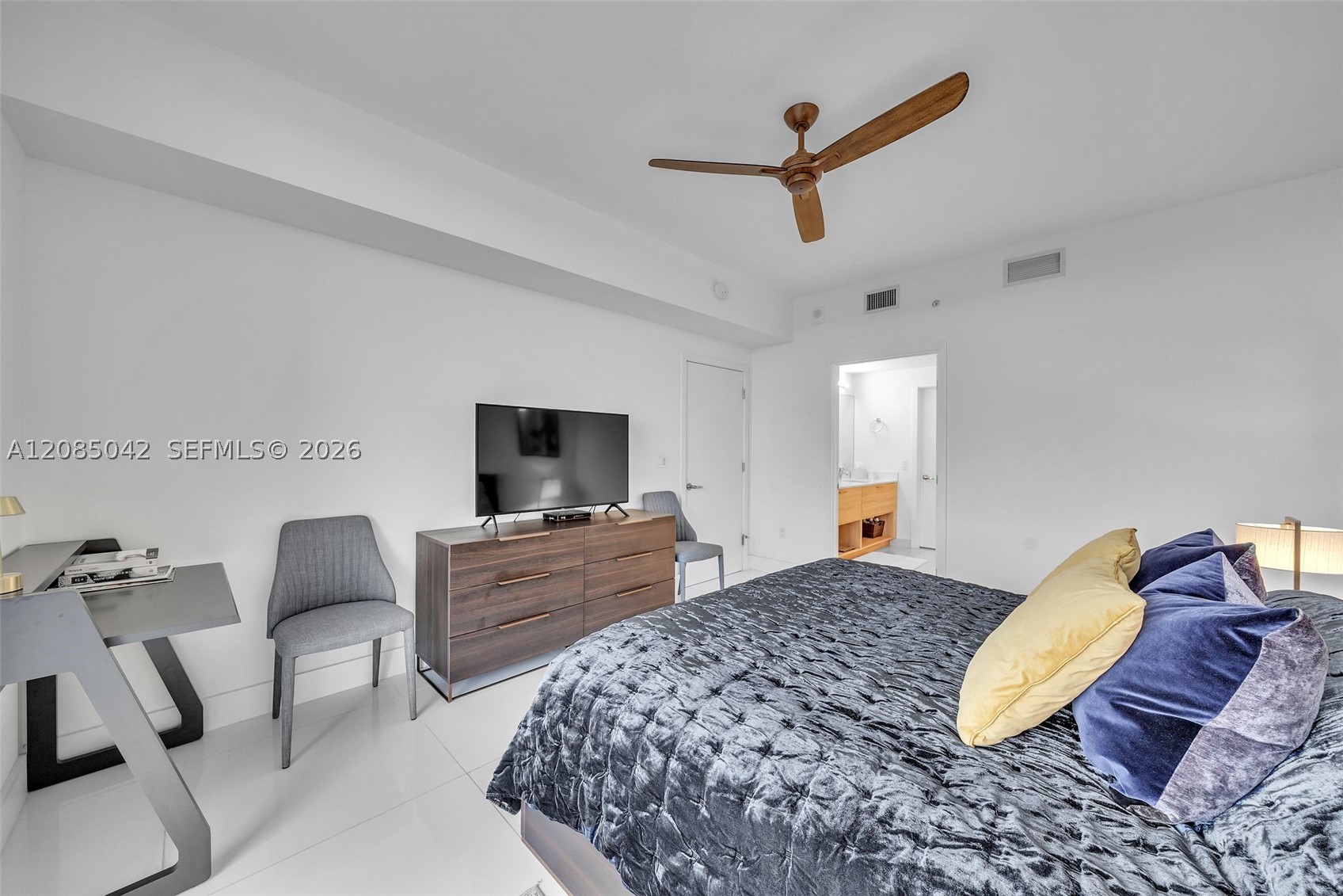 16385 Biscayne Blvd #2707, North Miami Beach FL 33160