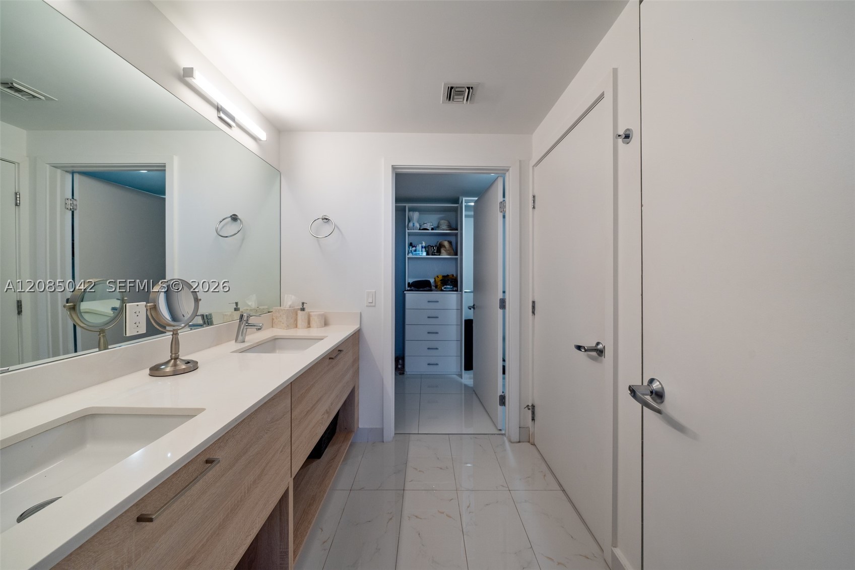 16385 Biscayne Blvd #2707, North Miami Beach FL 33160