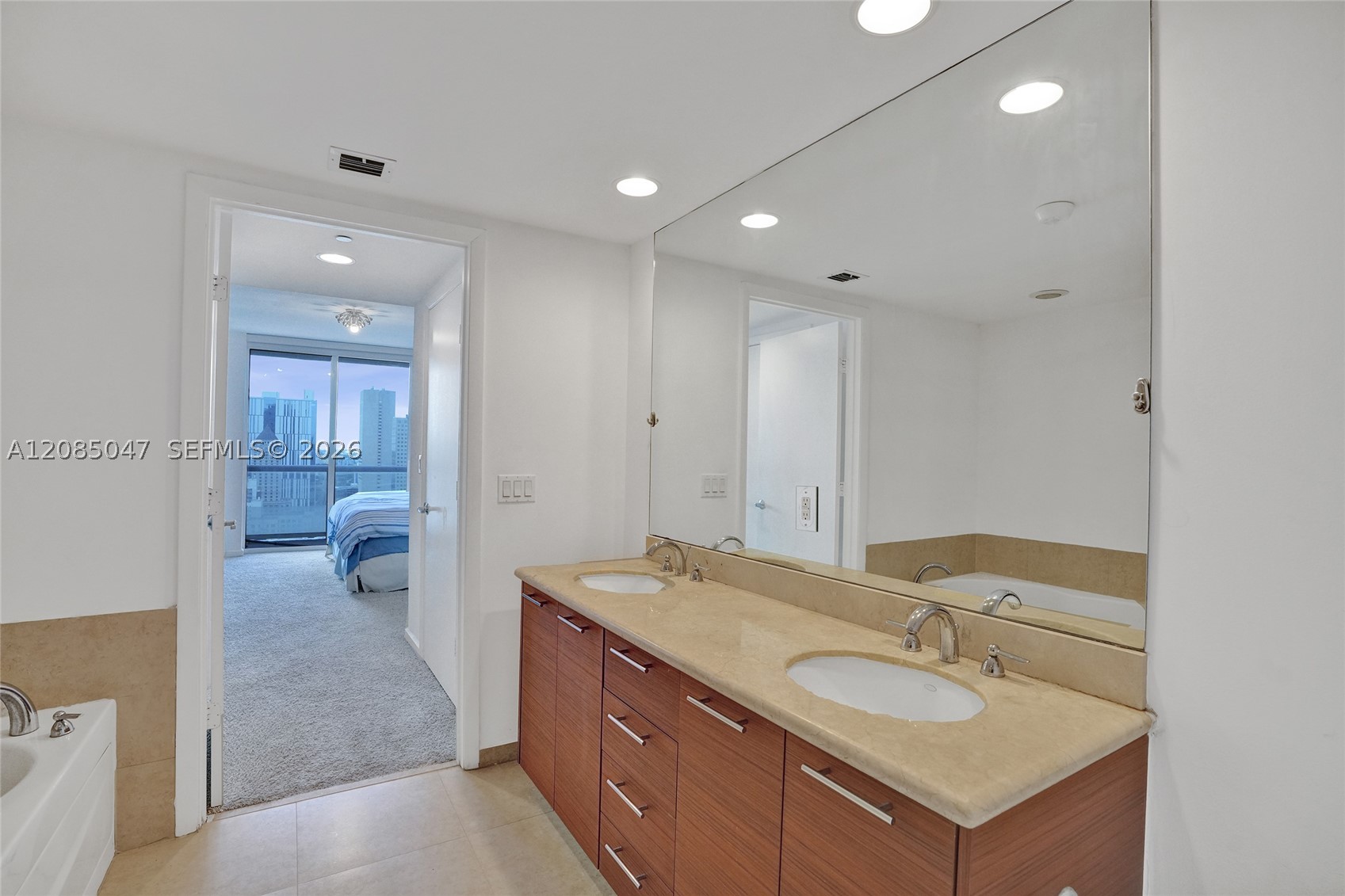 50 Biscayne Blvd #2801, Miami FL 33132
