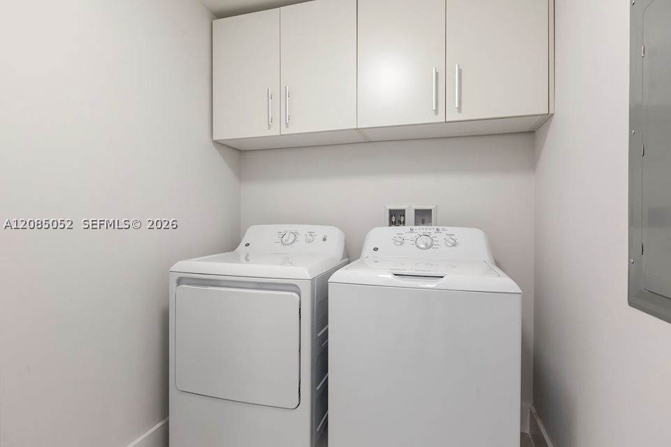 301 Altara Ave #813, Coral Gables FL 33146