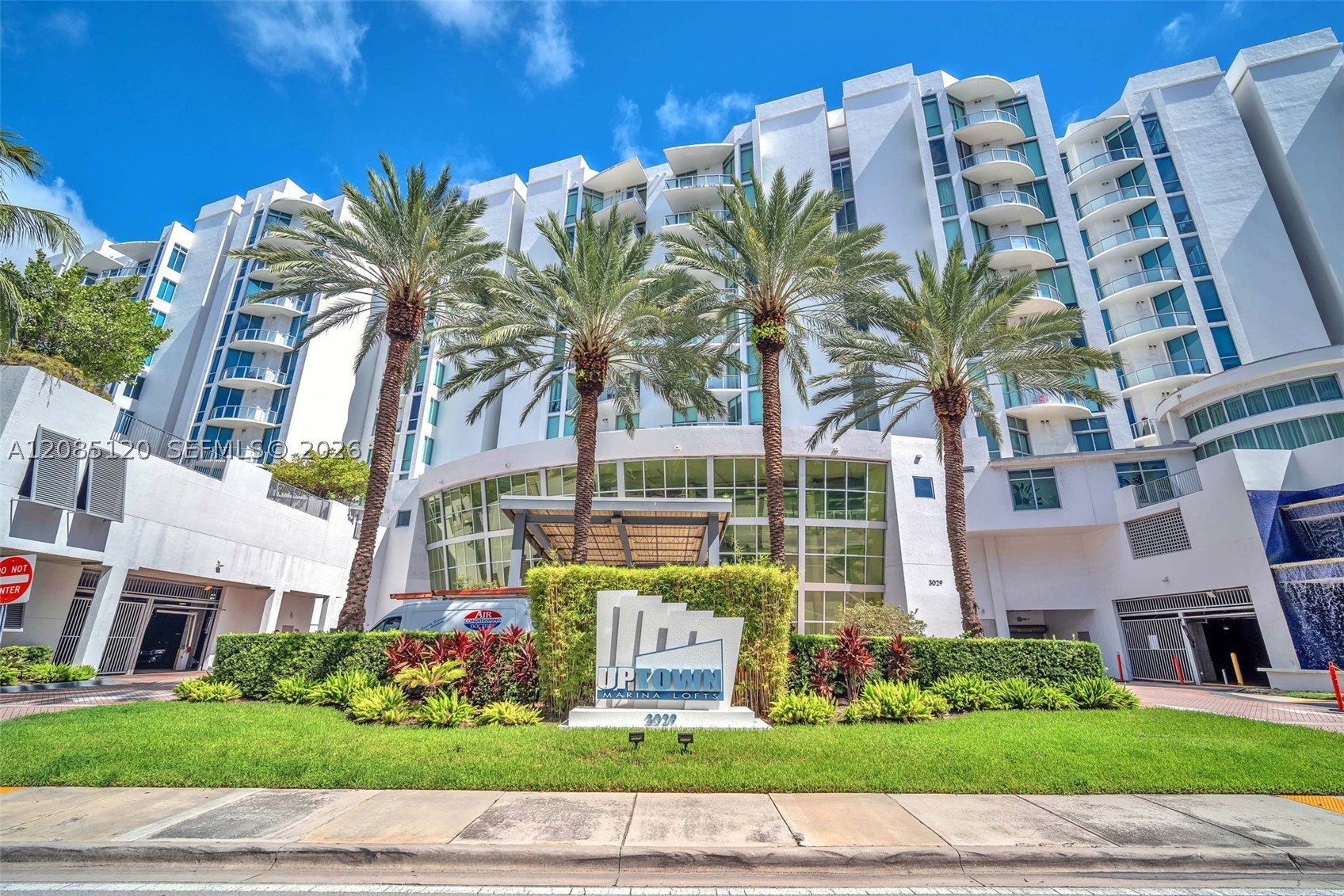 3029 NE 188th St #725, Aventura FL 33180