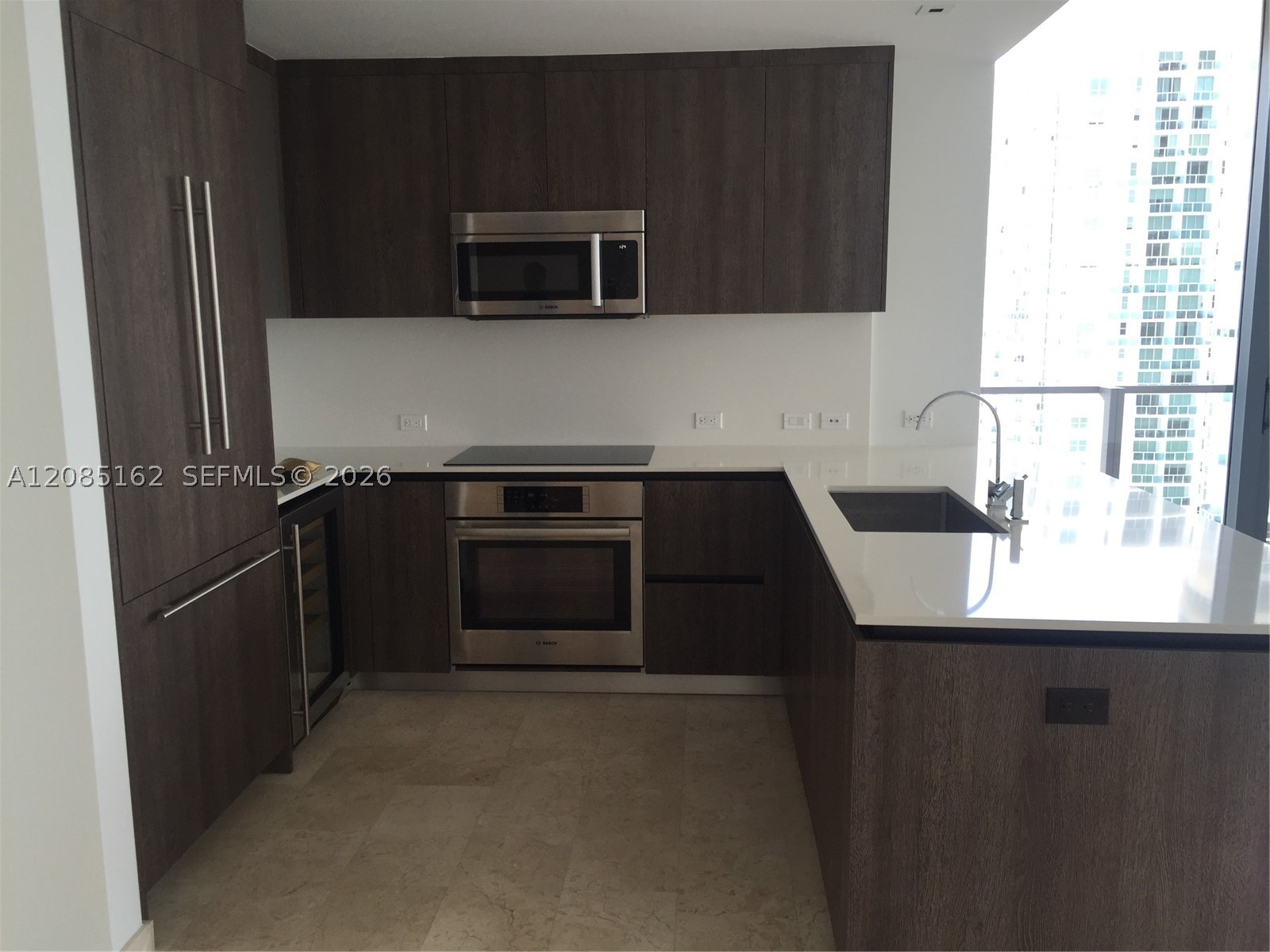 68 SE 6th St #2202, Miami FL 33131