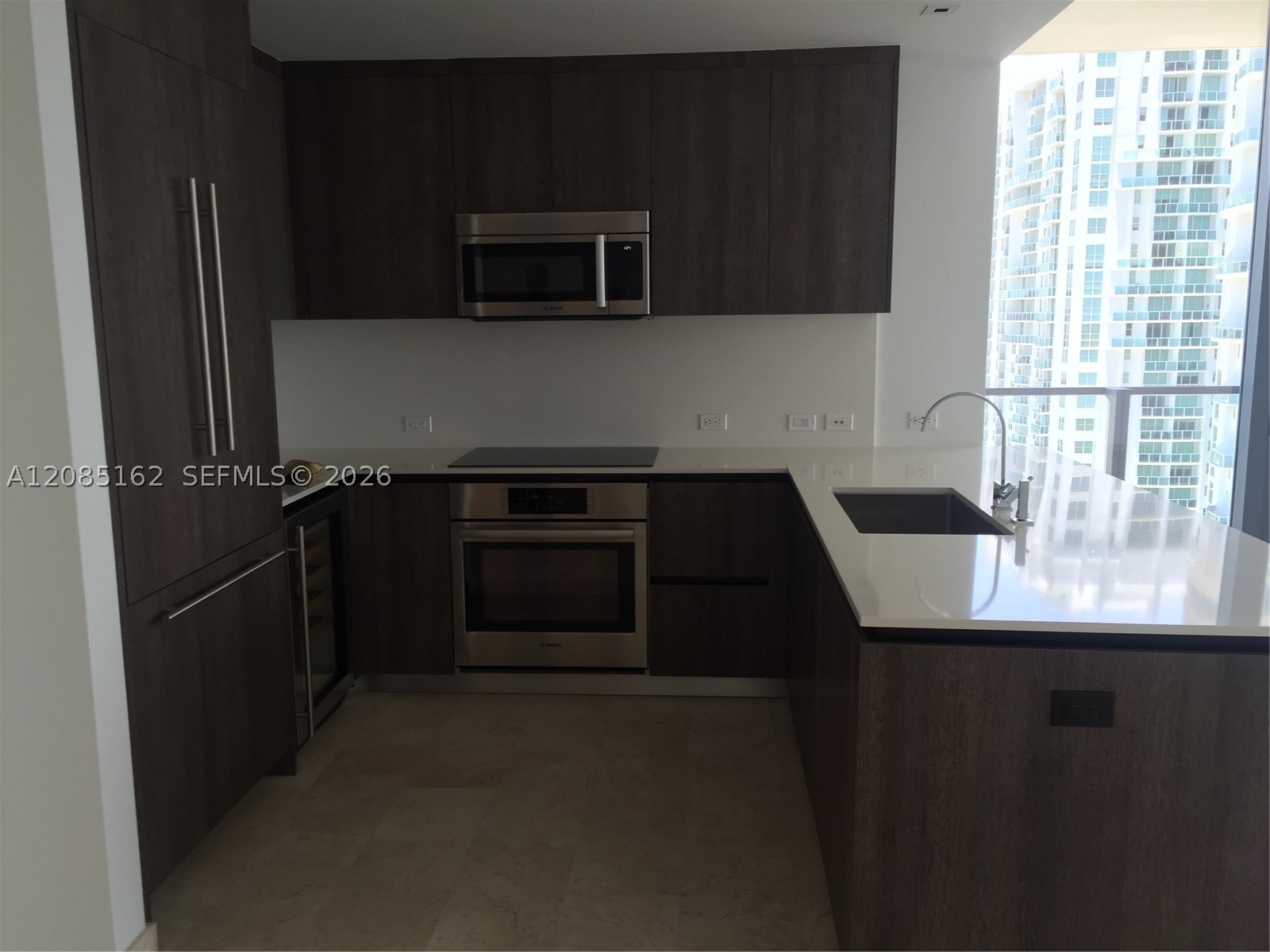 68 SE 6th St #2202, Miami FL 33131