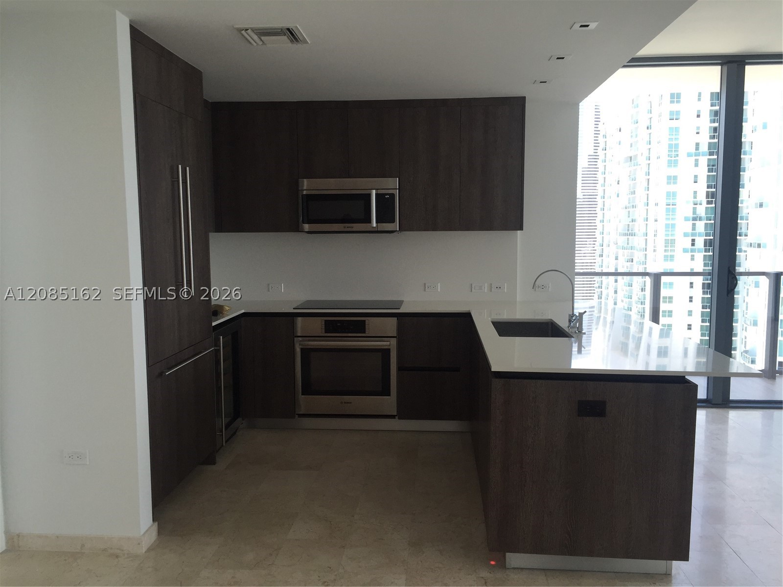 68 SE 6th St #2202, Miami FL 33131