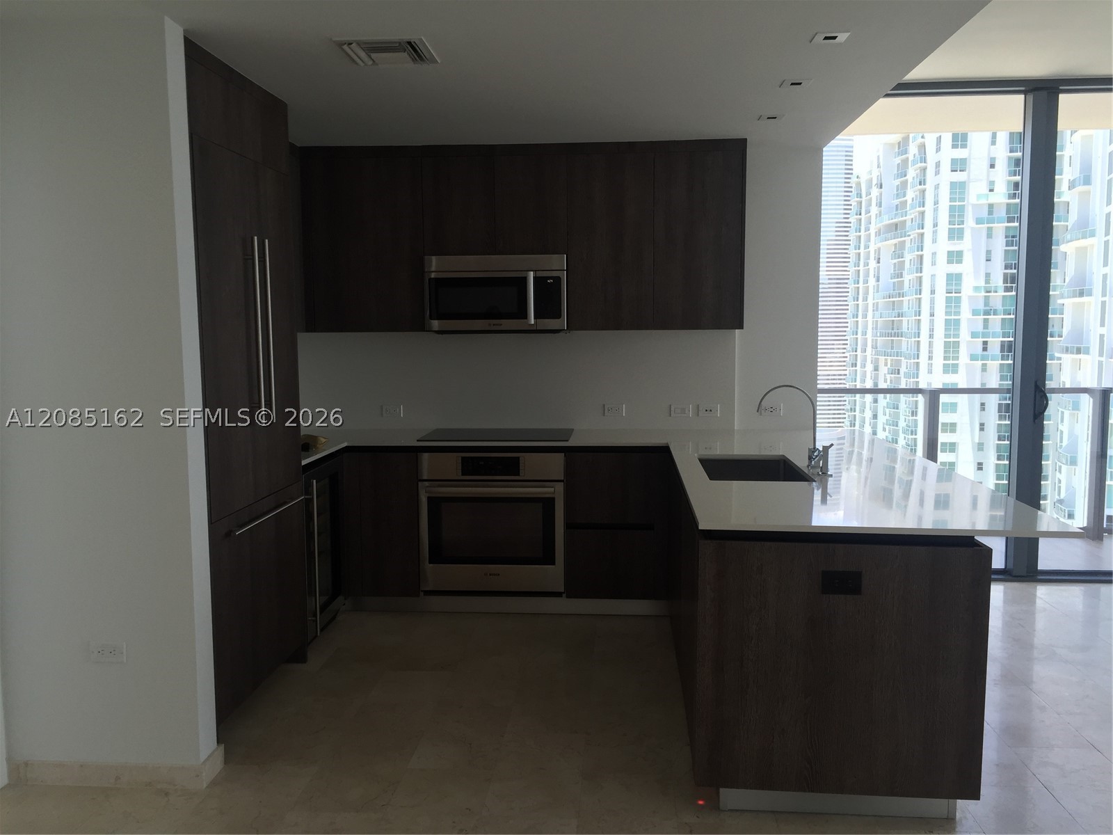 68 SE 6th St #2202, Miami FL 33131