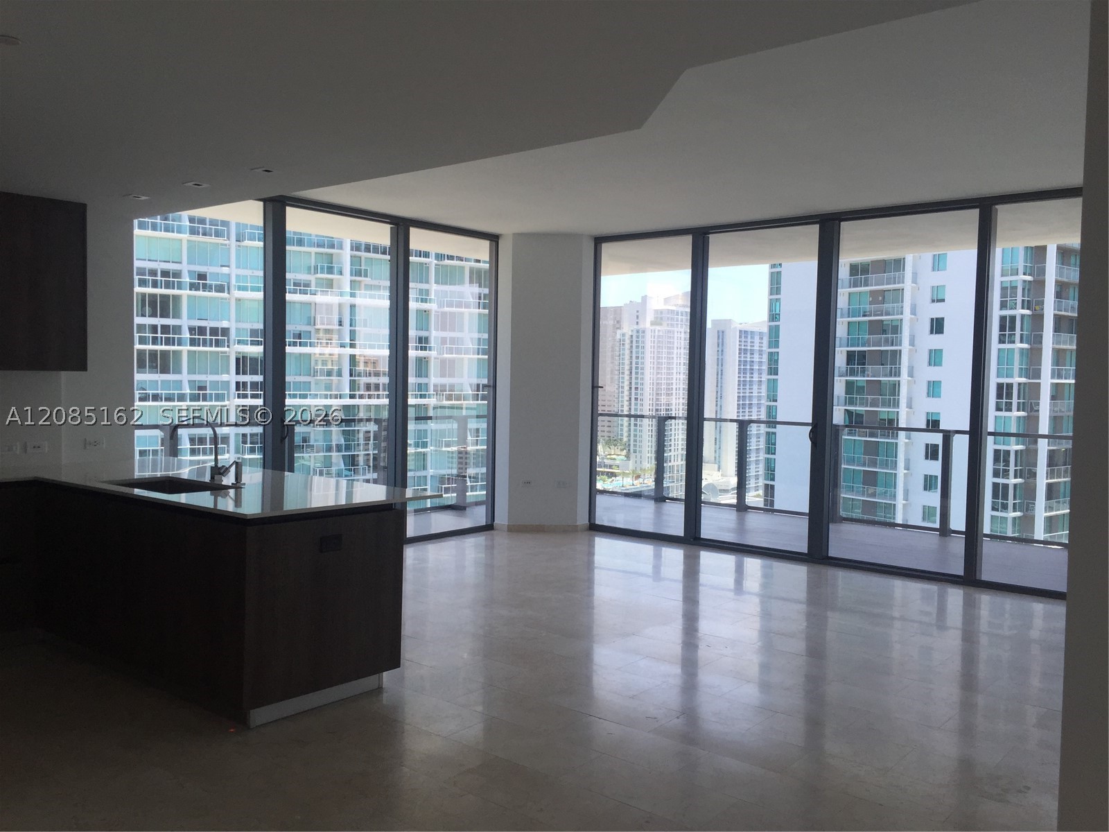 68 SE 6th St #2202, Miami FL 33131