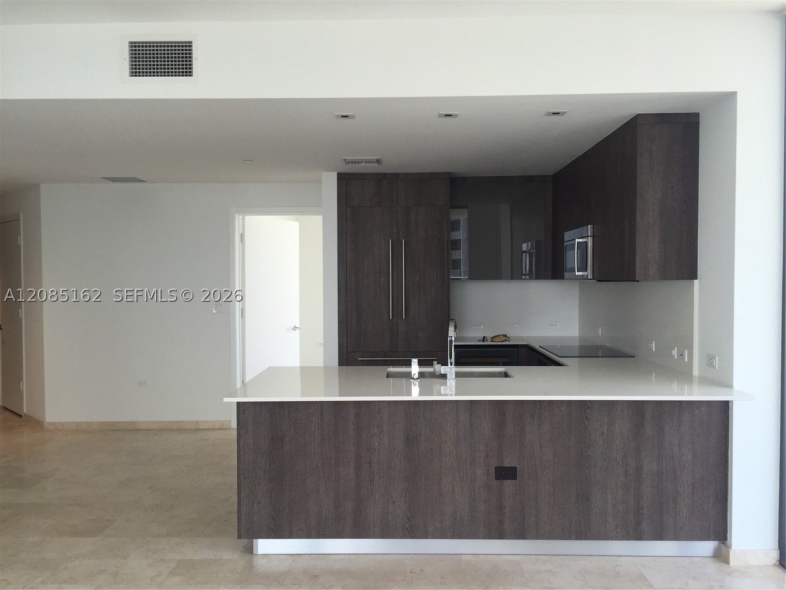 68 SE 6th St #2202, Miami FL 33131