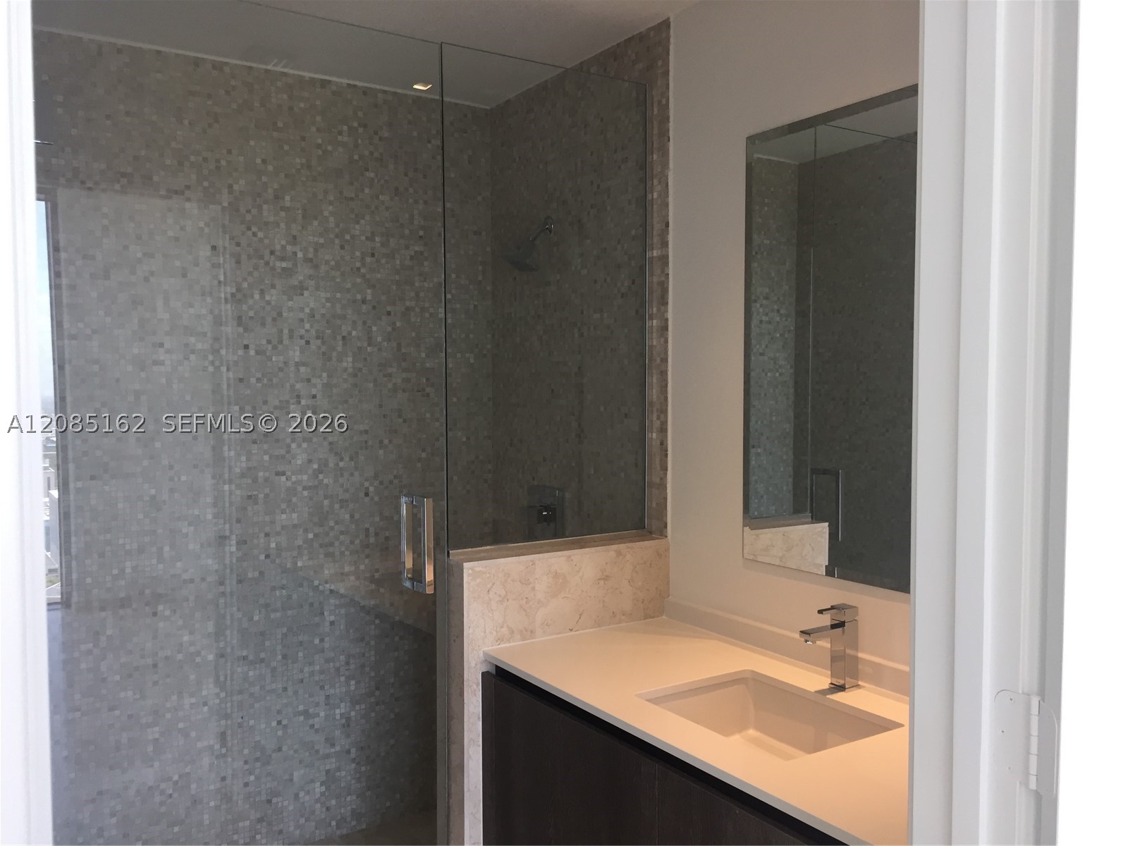 68 SE 6th St #2202, Miami FL 33131