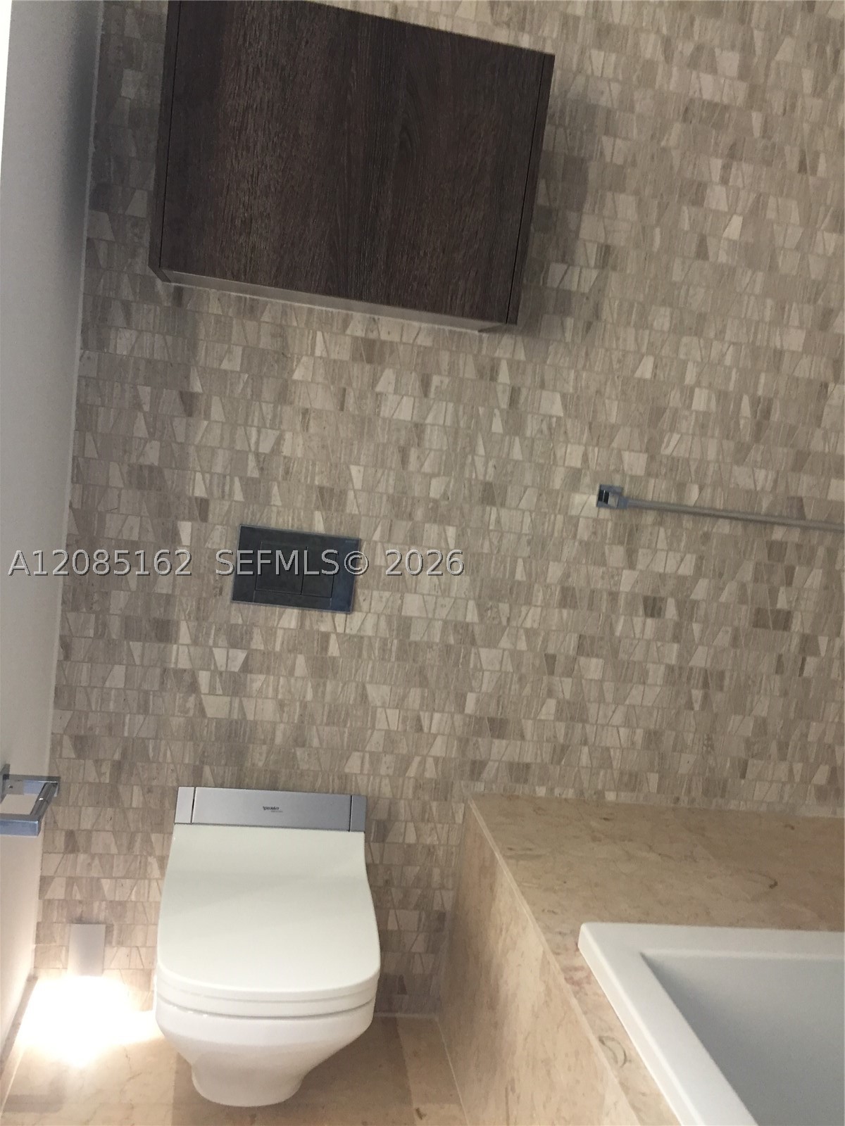 68 SE 6th St #2202, Miami FL 33131