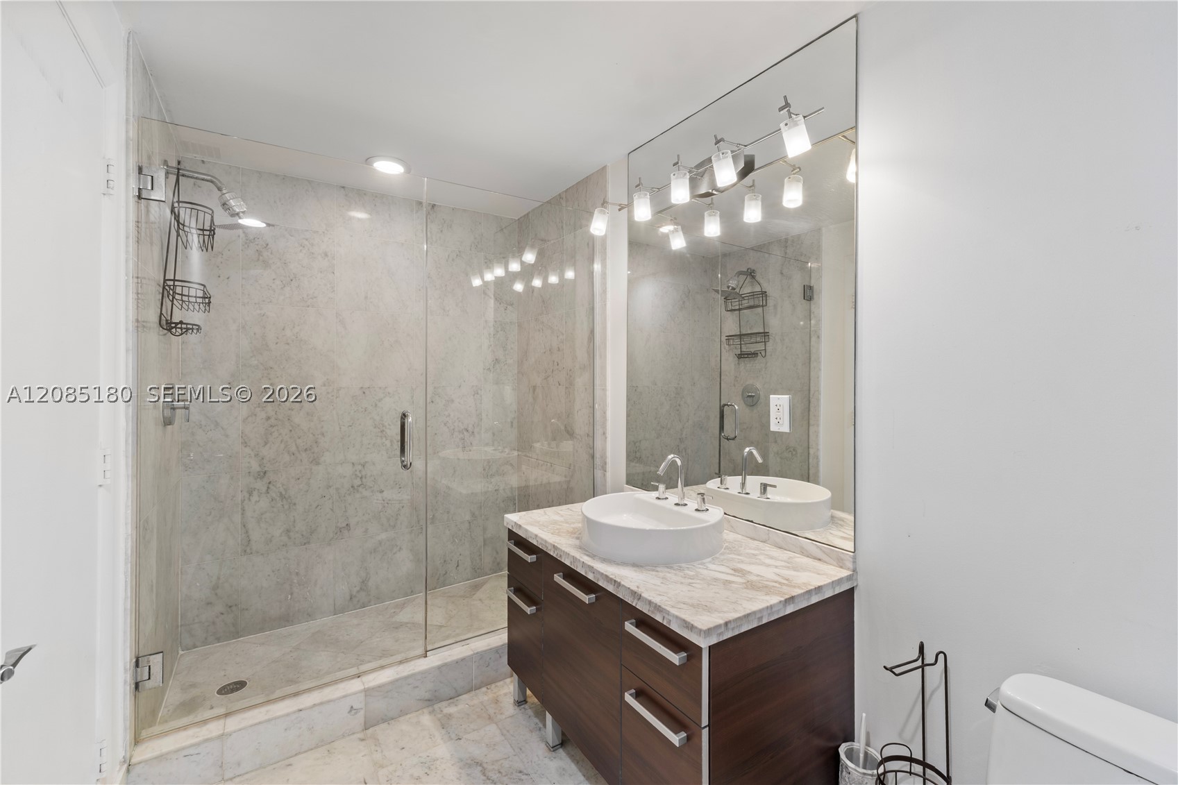 253 NE 2nd St #2104, Miami FL 33132