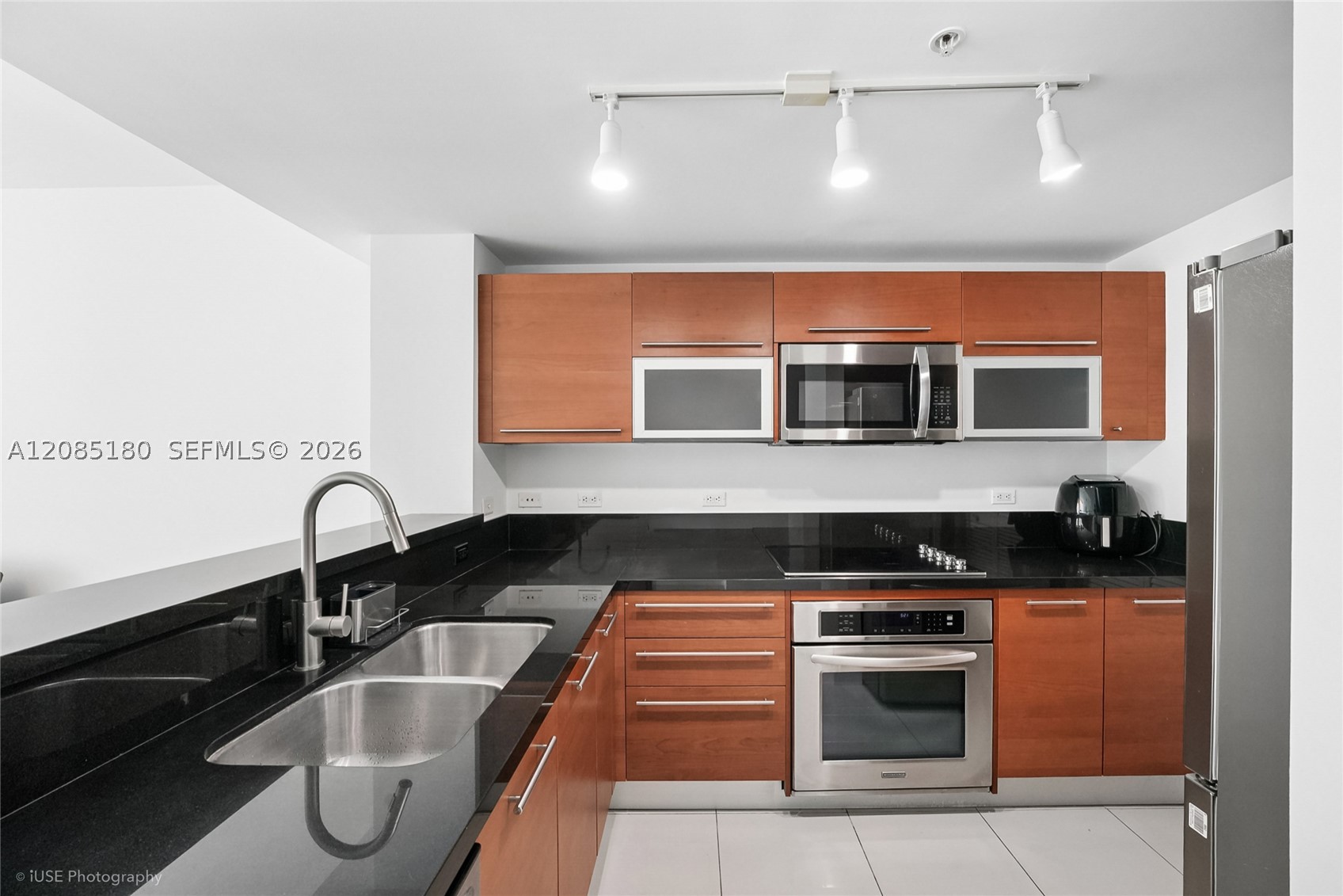 253 NE 2nd St #2104, Miami FL 33132
