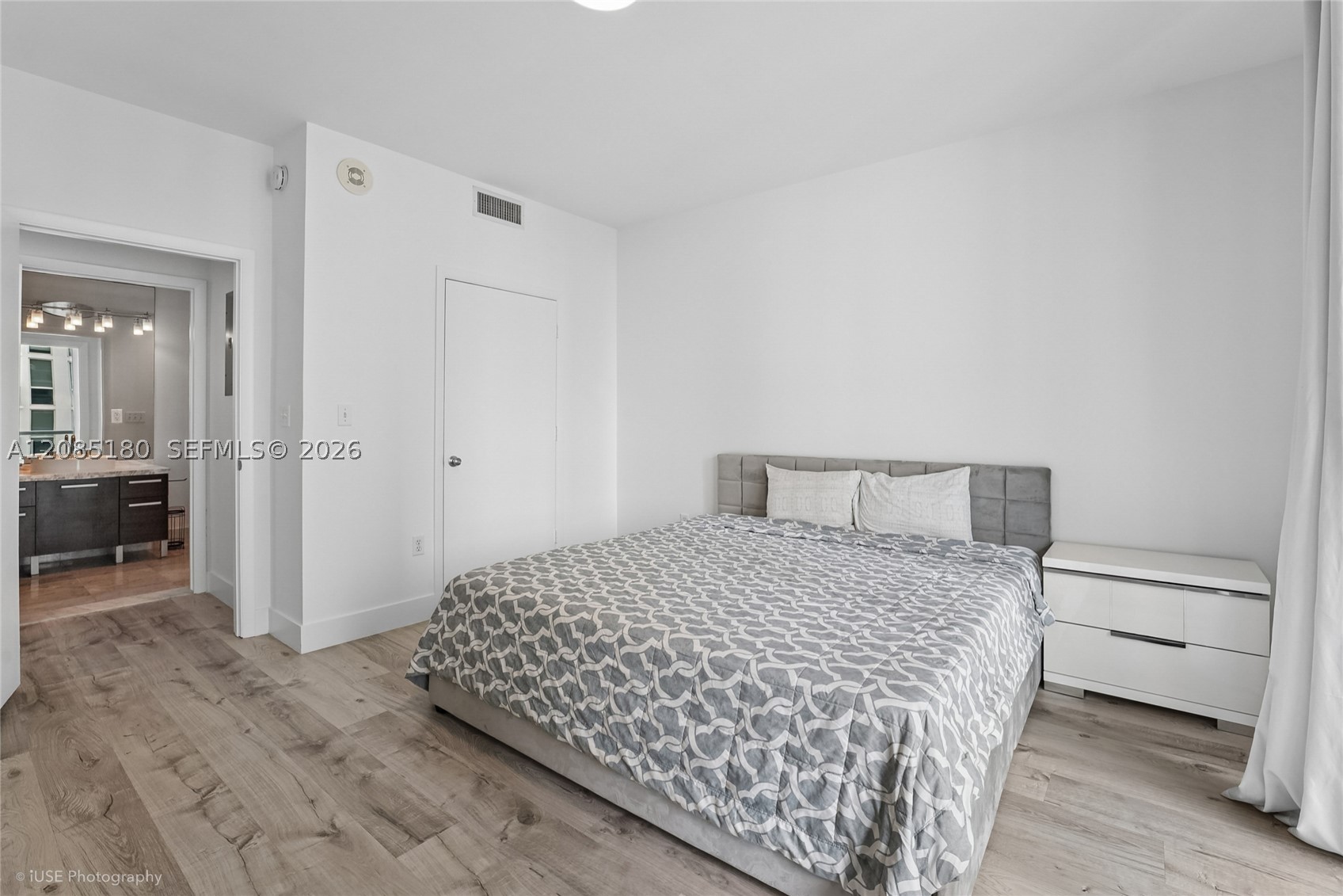 253 NE 2nd St #2104, Miami FL 33132