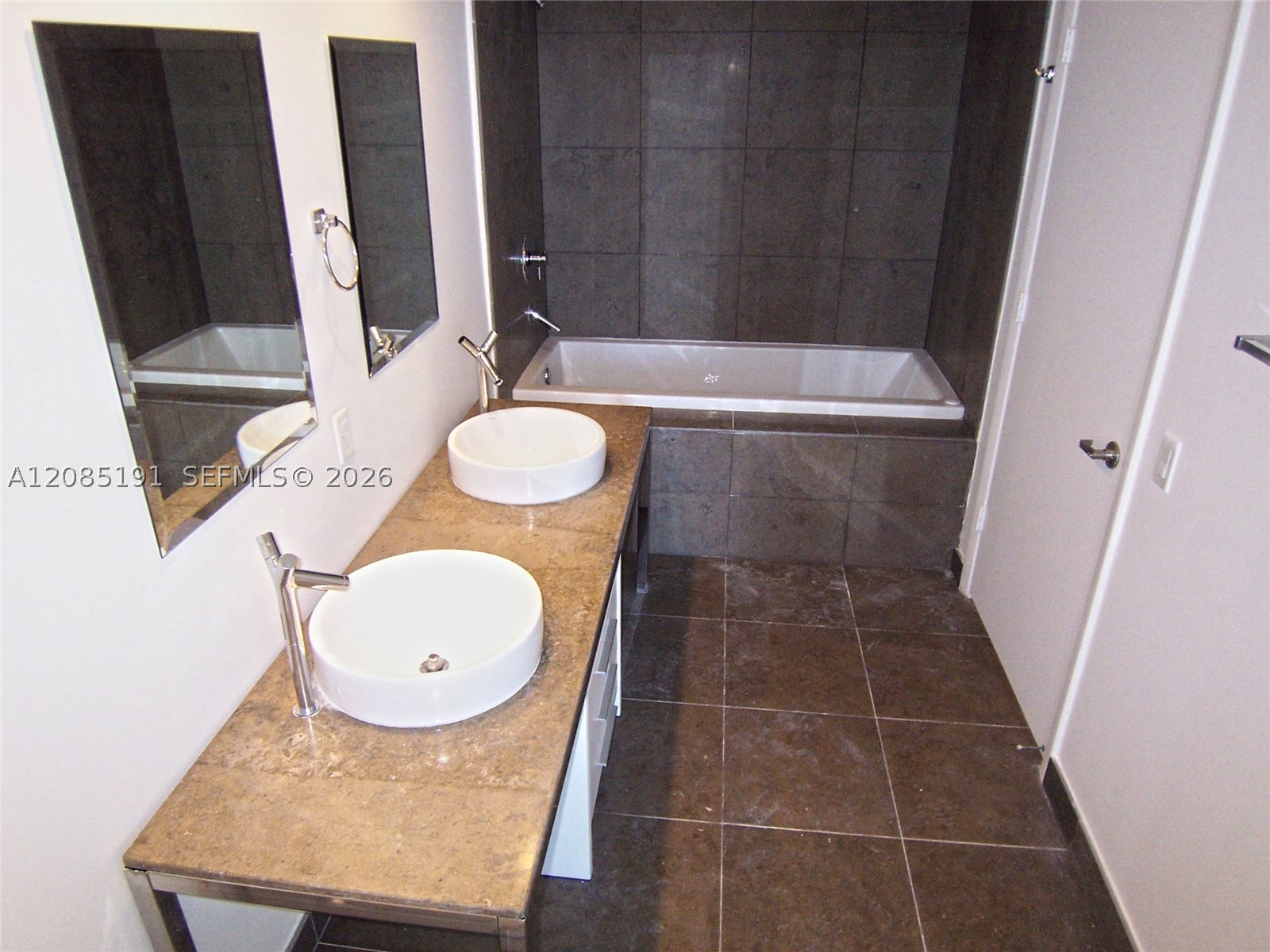 485 Brickell Ave #2303, Miami FL 33131