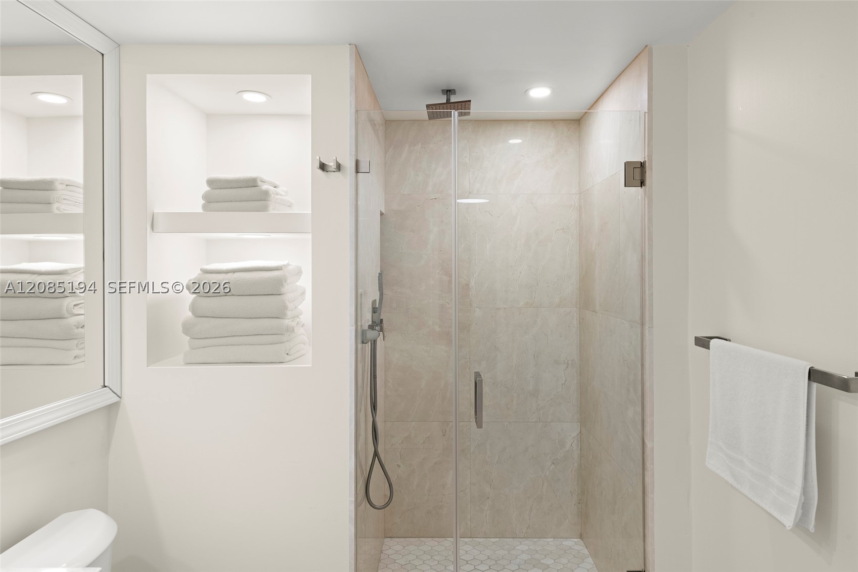 335 S Biscayne Blvd #1801, Miami FL 33131