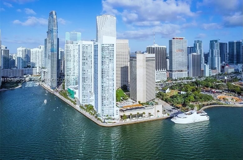 335 S Biscayne Blvd #1801, Miami FL 33131