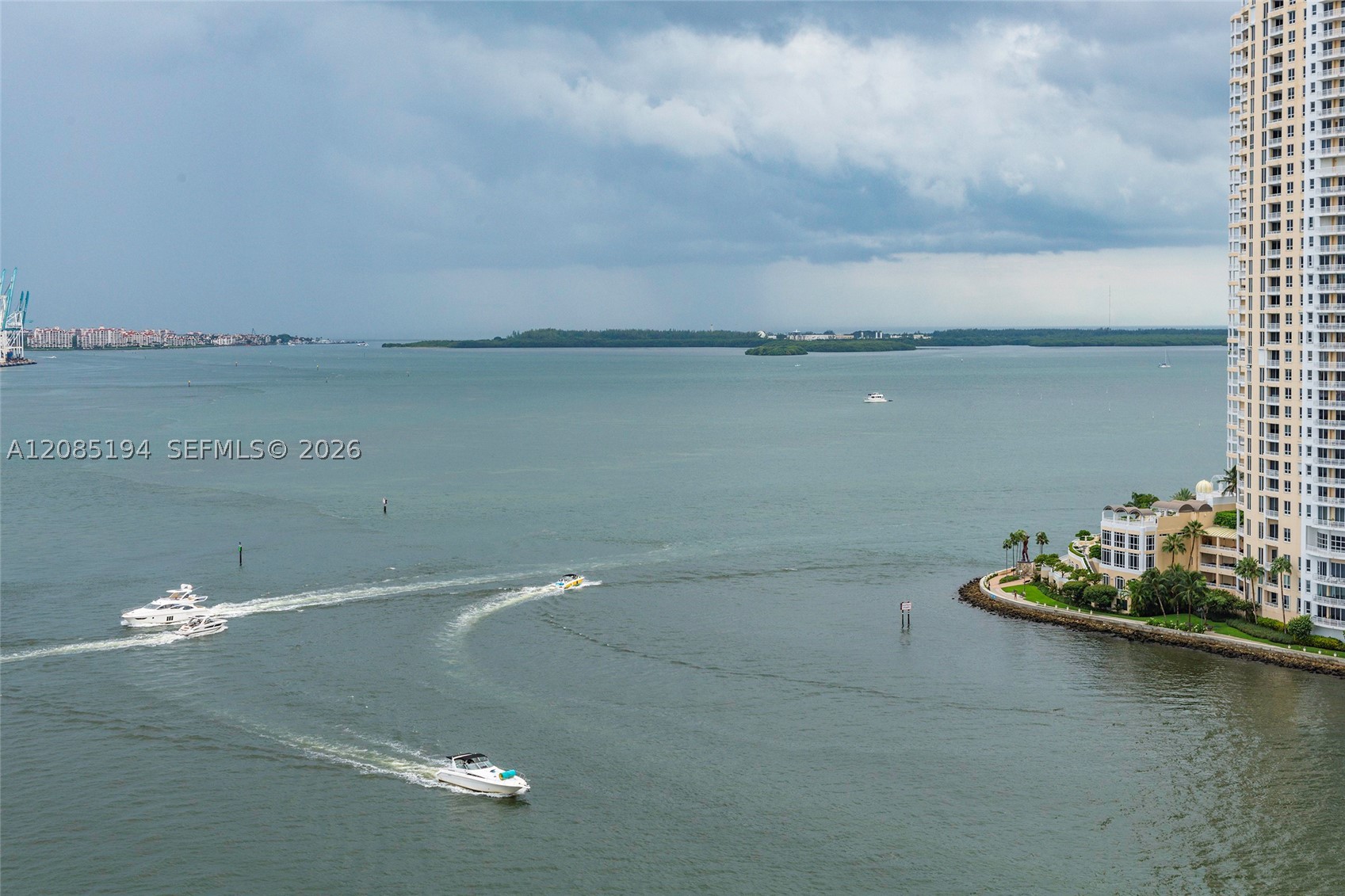 335 S Biscayne Blvd #1801, Miami FL 33131