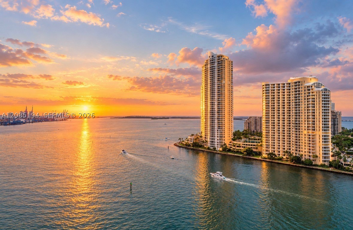 335 S Biscayne Blvd #1801, Miami FL 33131