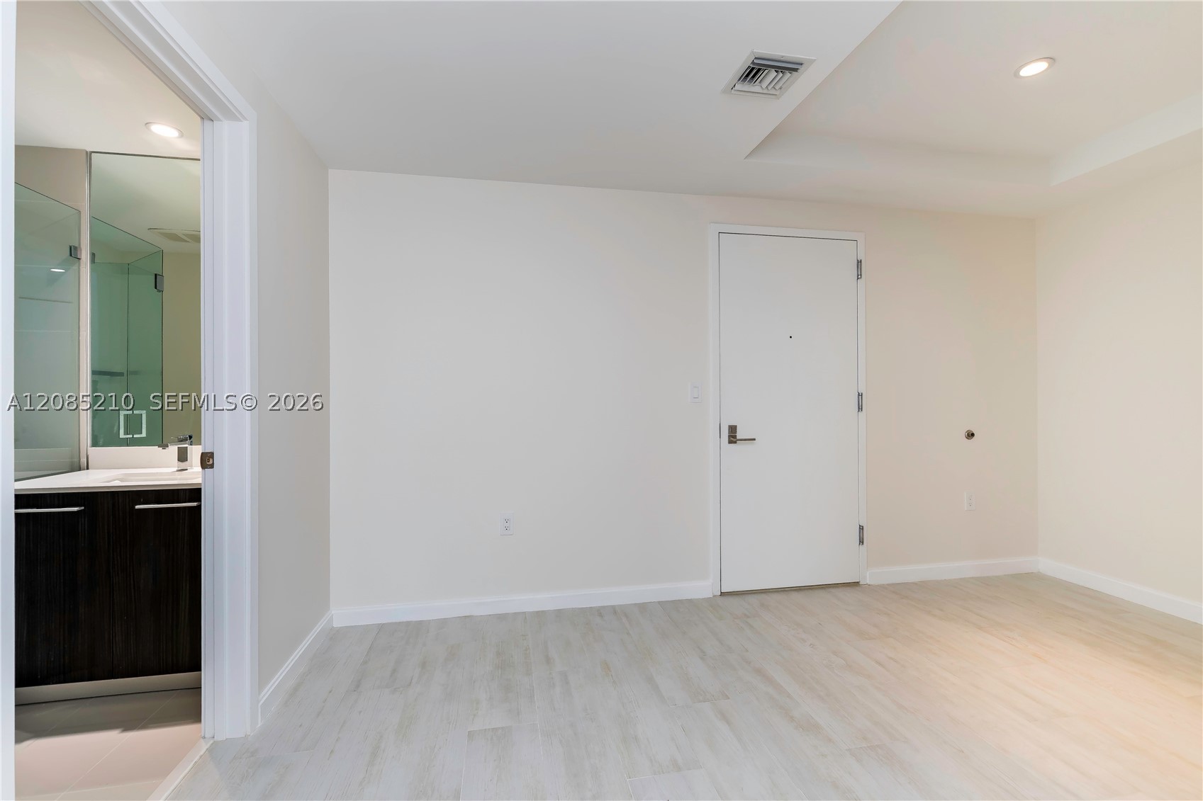 45 SW 9th St #1606, Miami FL 33130