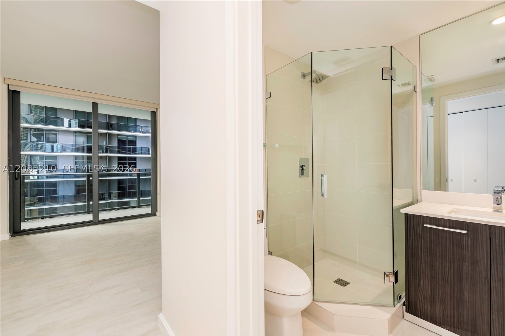 45 SW 9th St #1606, Miami FL 33130
